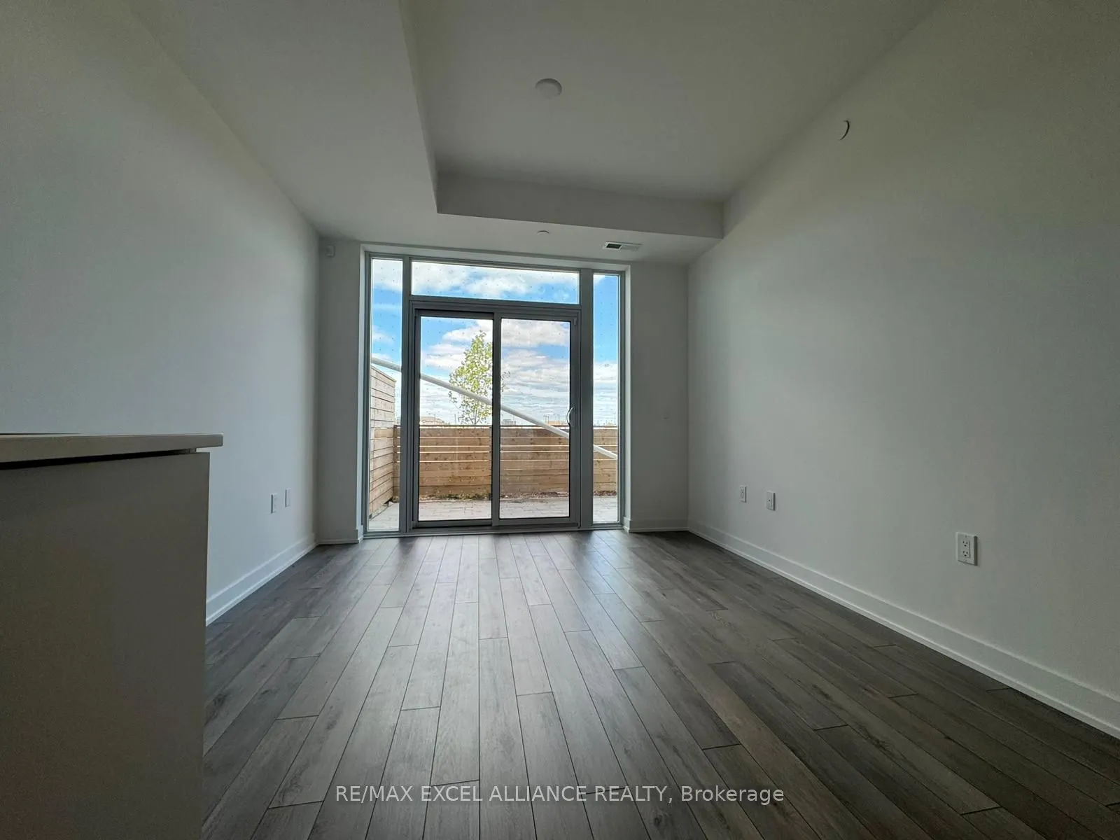 1005 Dundas Street E, #129