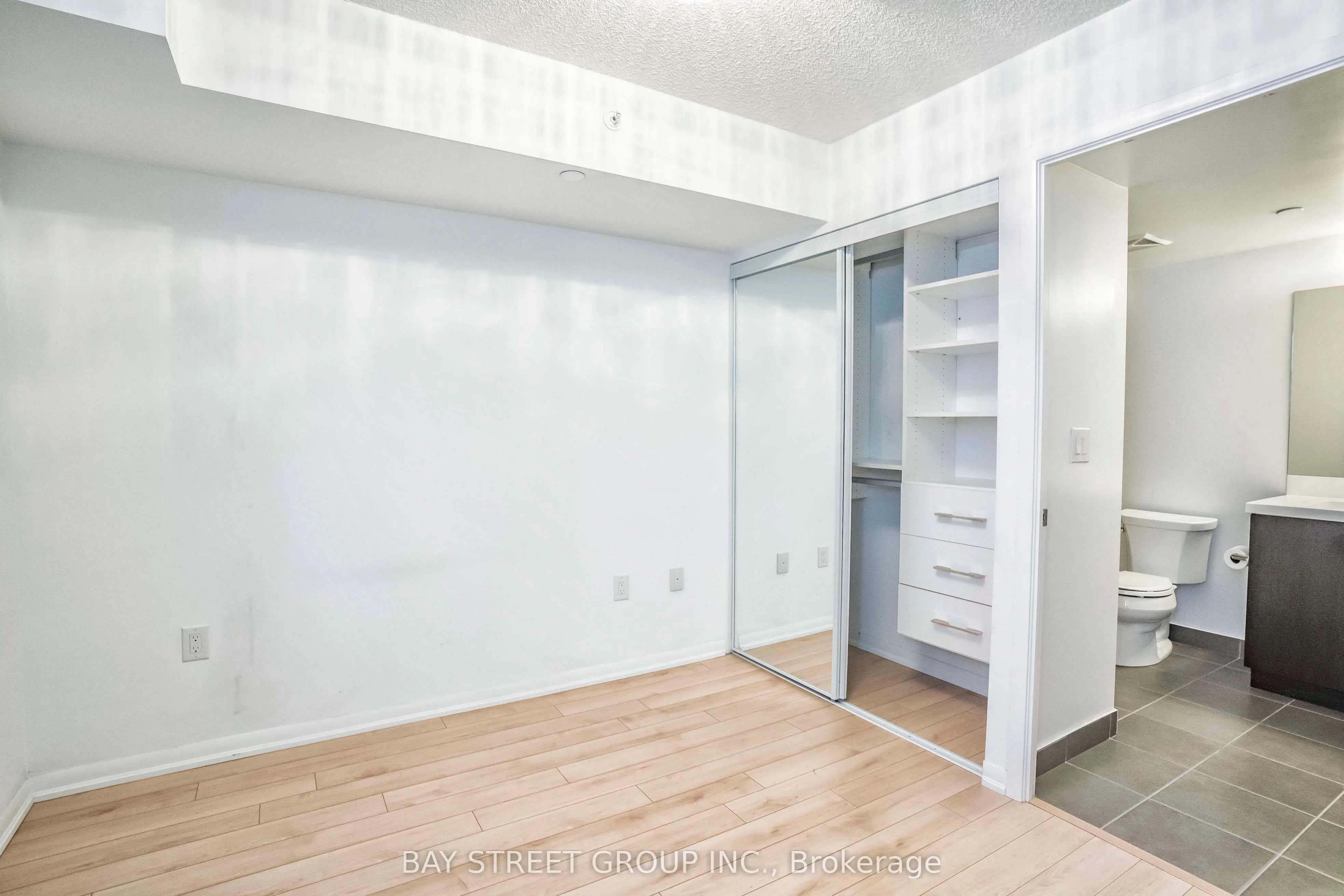 830 Lawrence Ave Avenue W, #331
