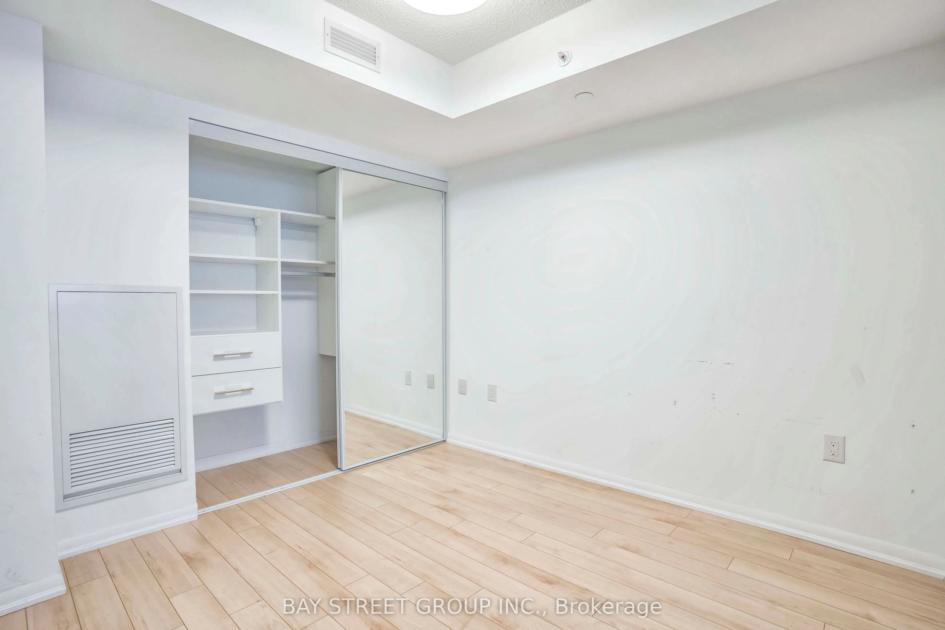 830 Lawrence Ave Avenue W, #331