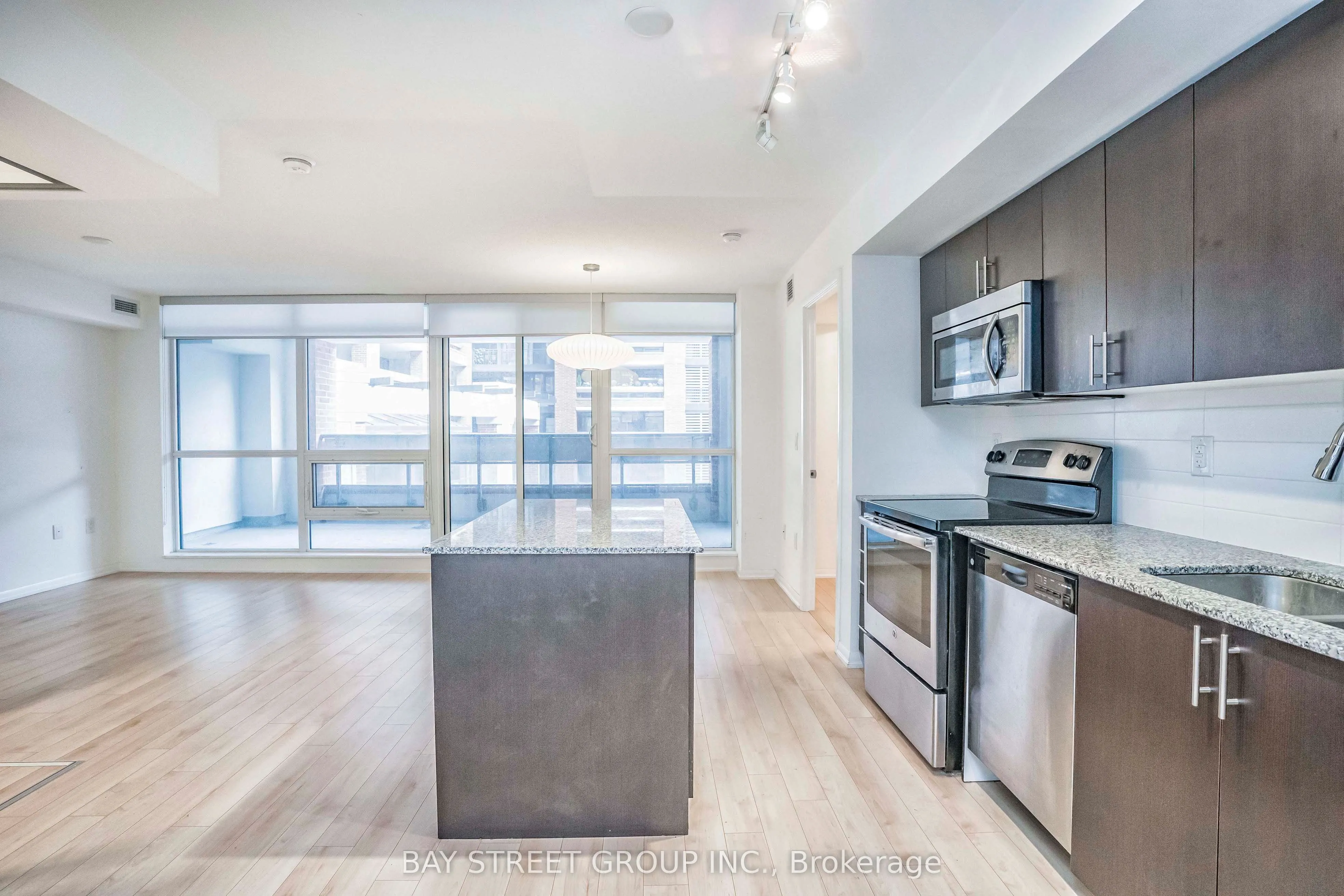 830 Lawrence Ave Avenue W, #331