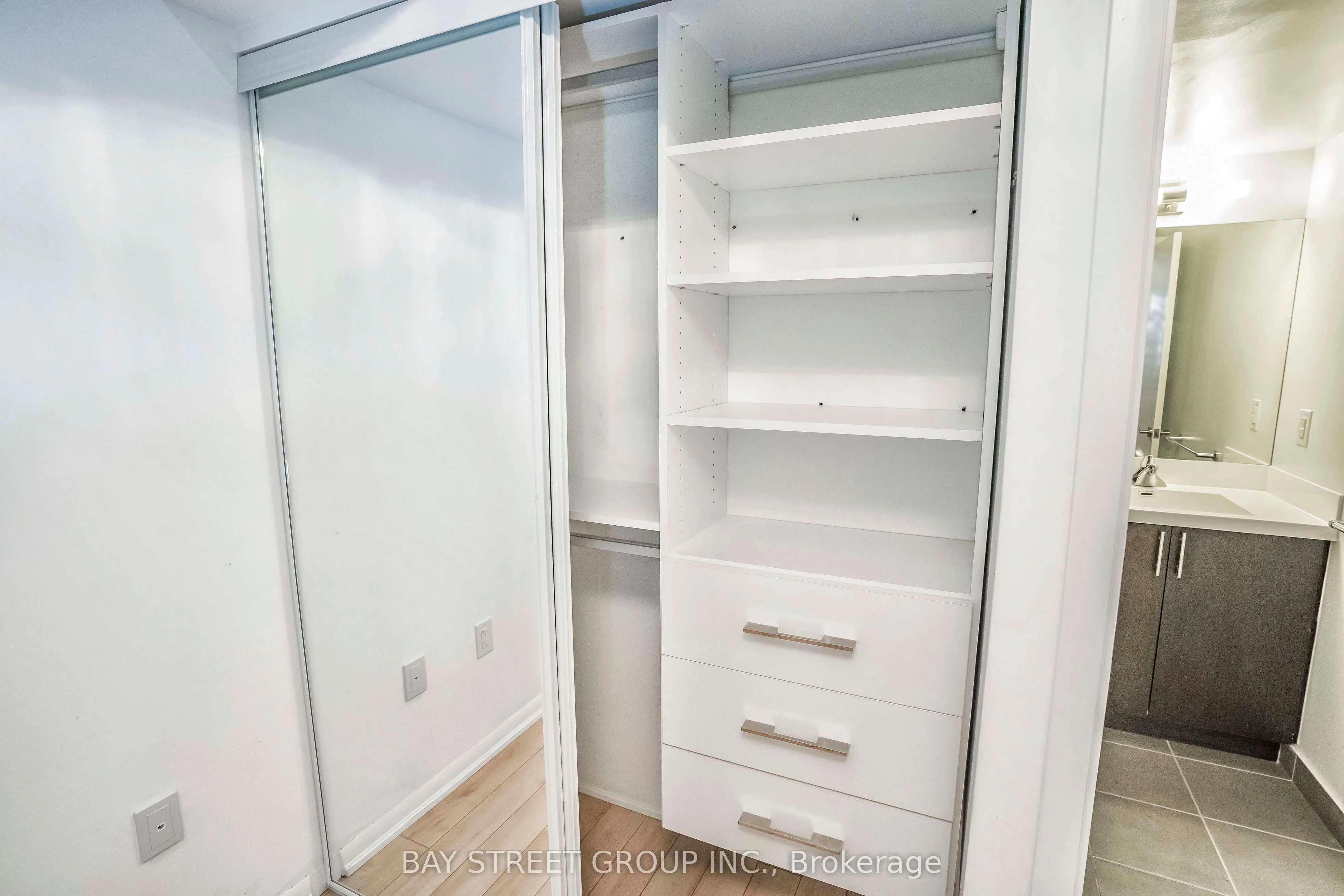 830 Lawrence Ave Avenue W, #331