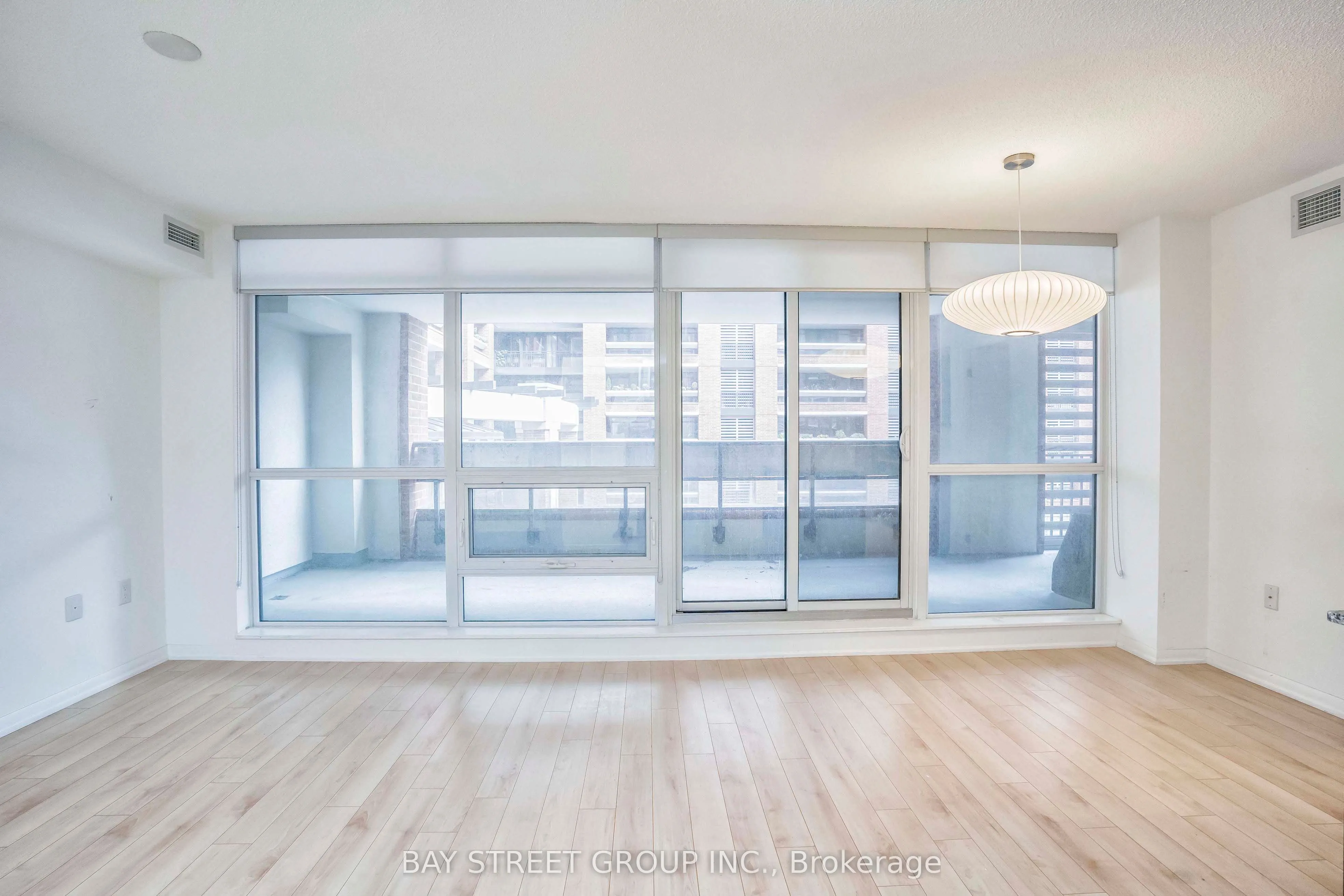 830 Lawrence Ave Avenue W, #331