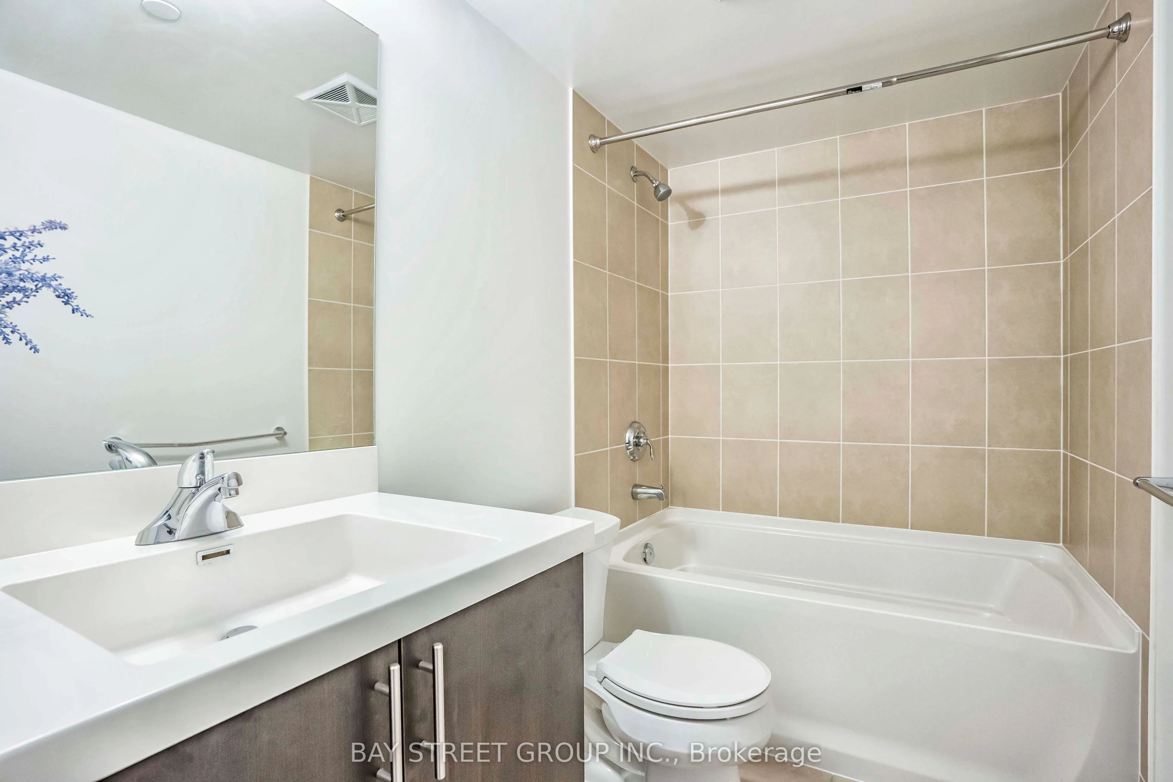 830 Lawrence Ave Avenue W, #331