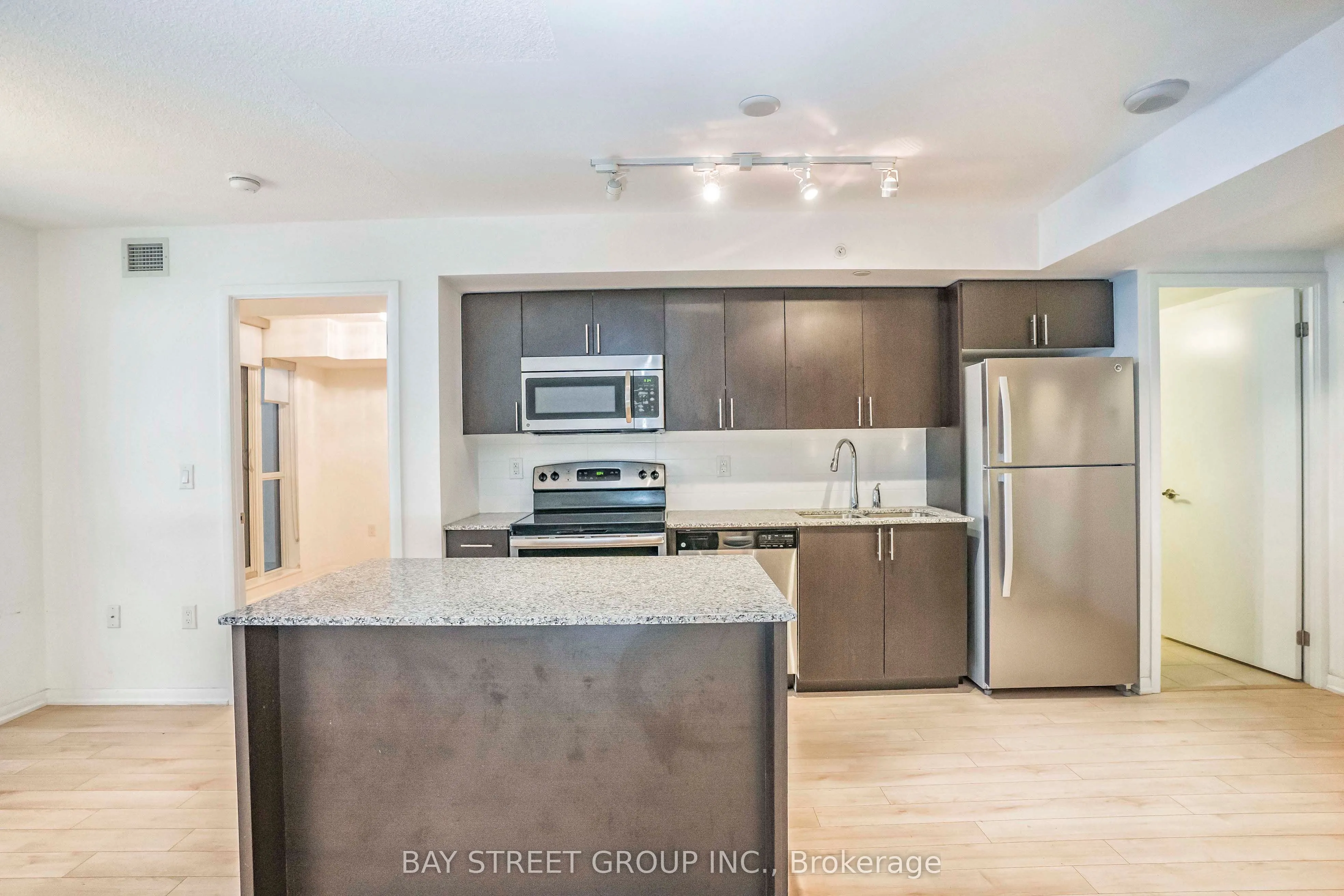 830 Lawrence Ave Avenue W, #331