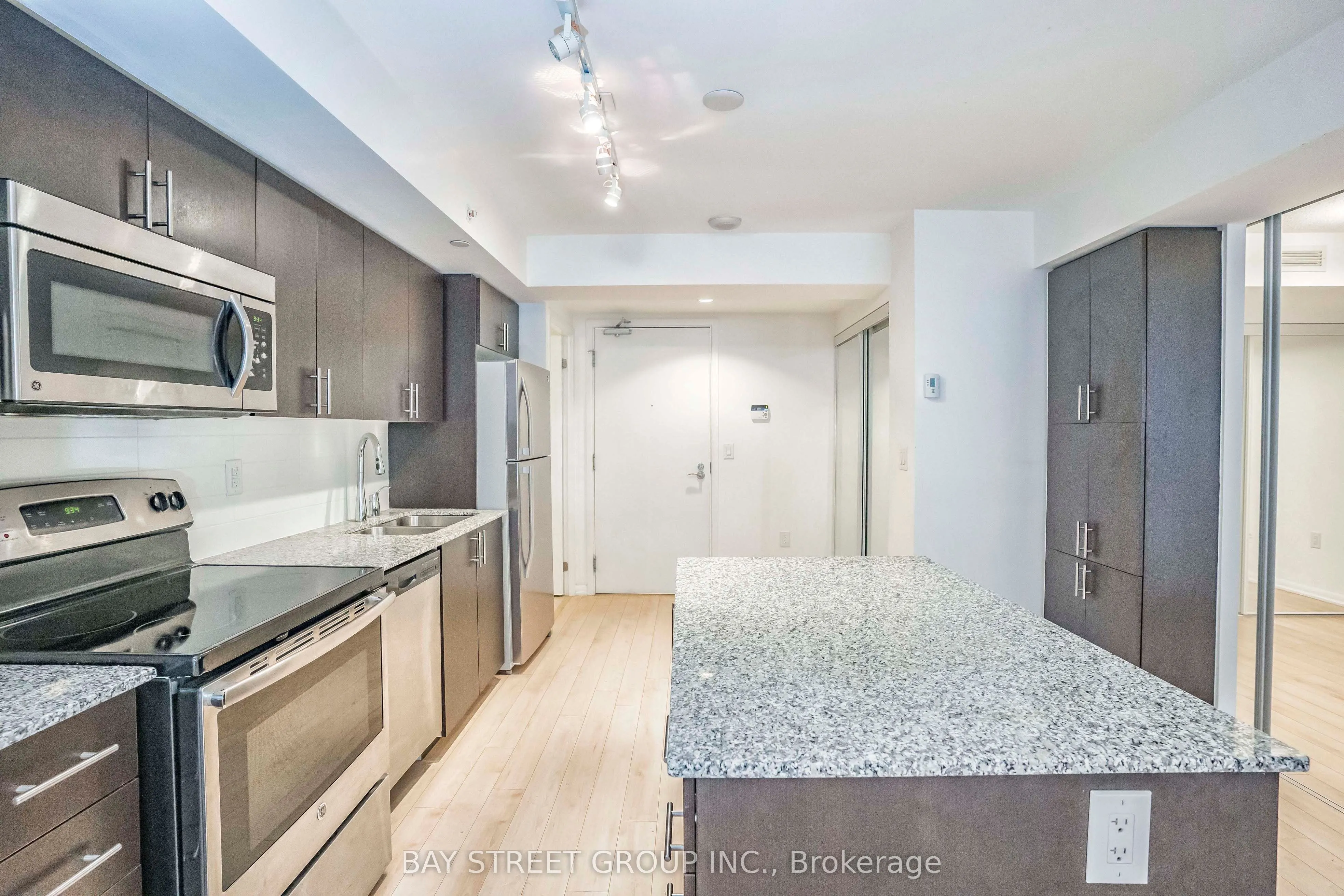 830 Lawrence Ave Avenue W, #331