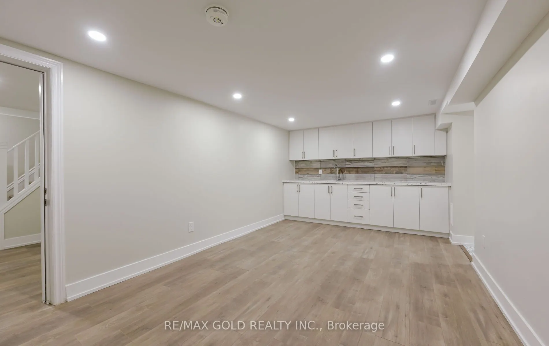 15 Flavian Crescent