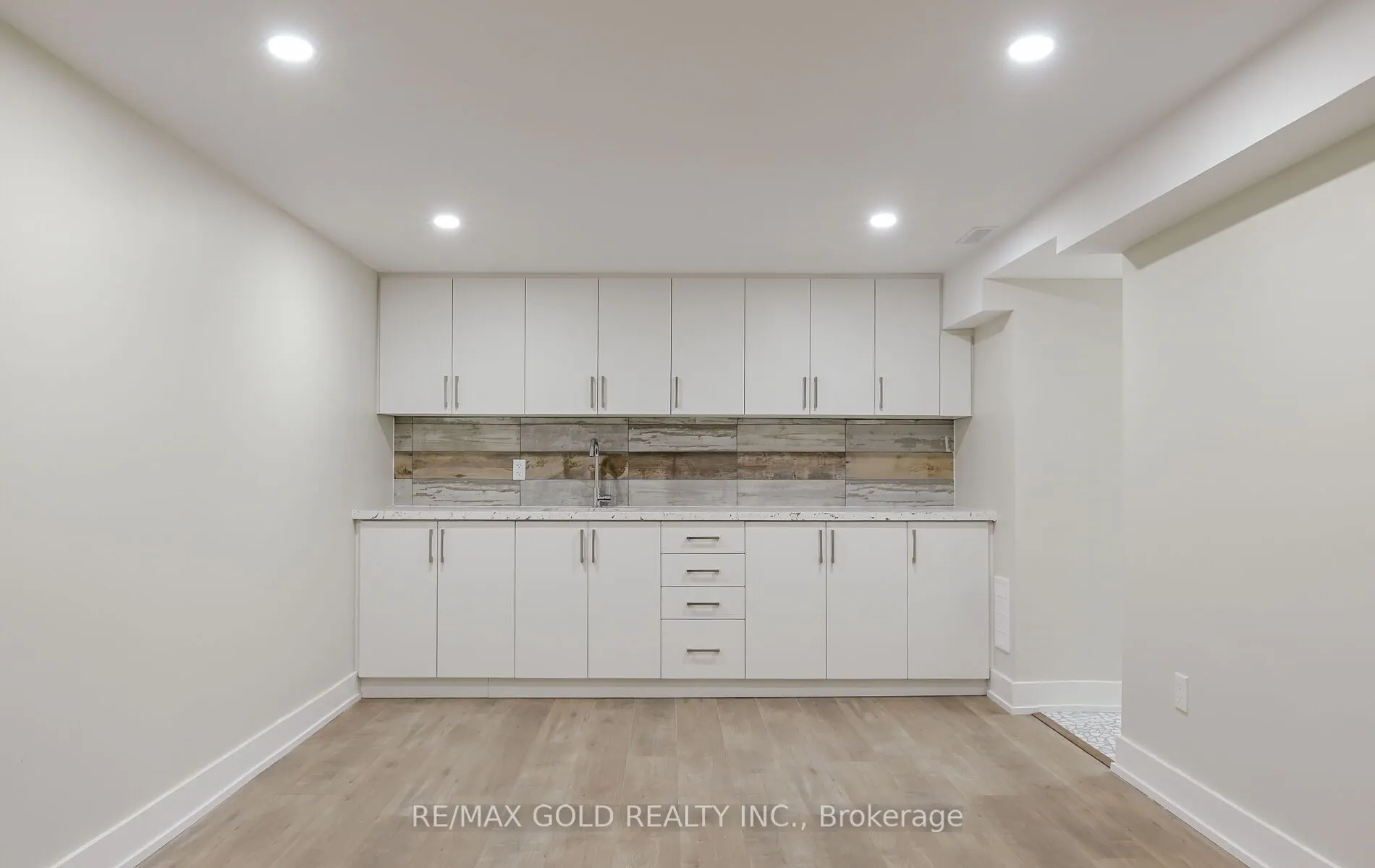 15 Flavian Crescent