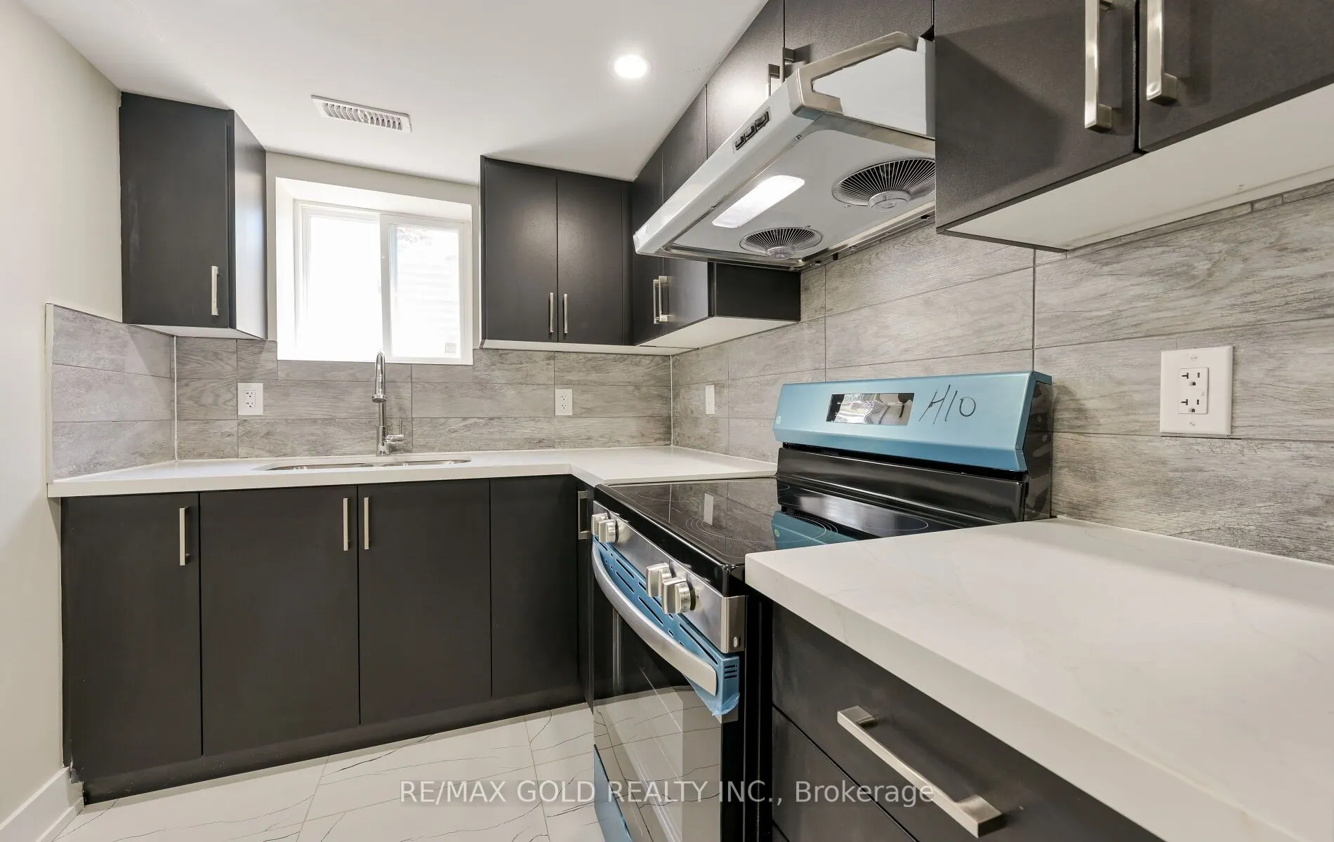 15 Flavian Crescent