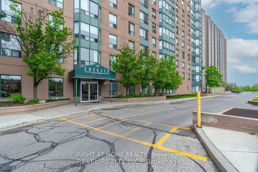135 Hillcrest Avenue, #1507