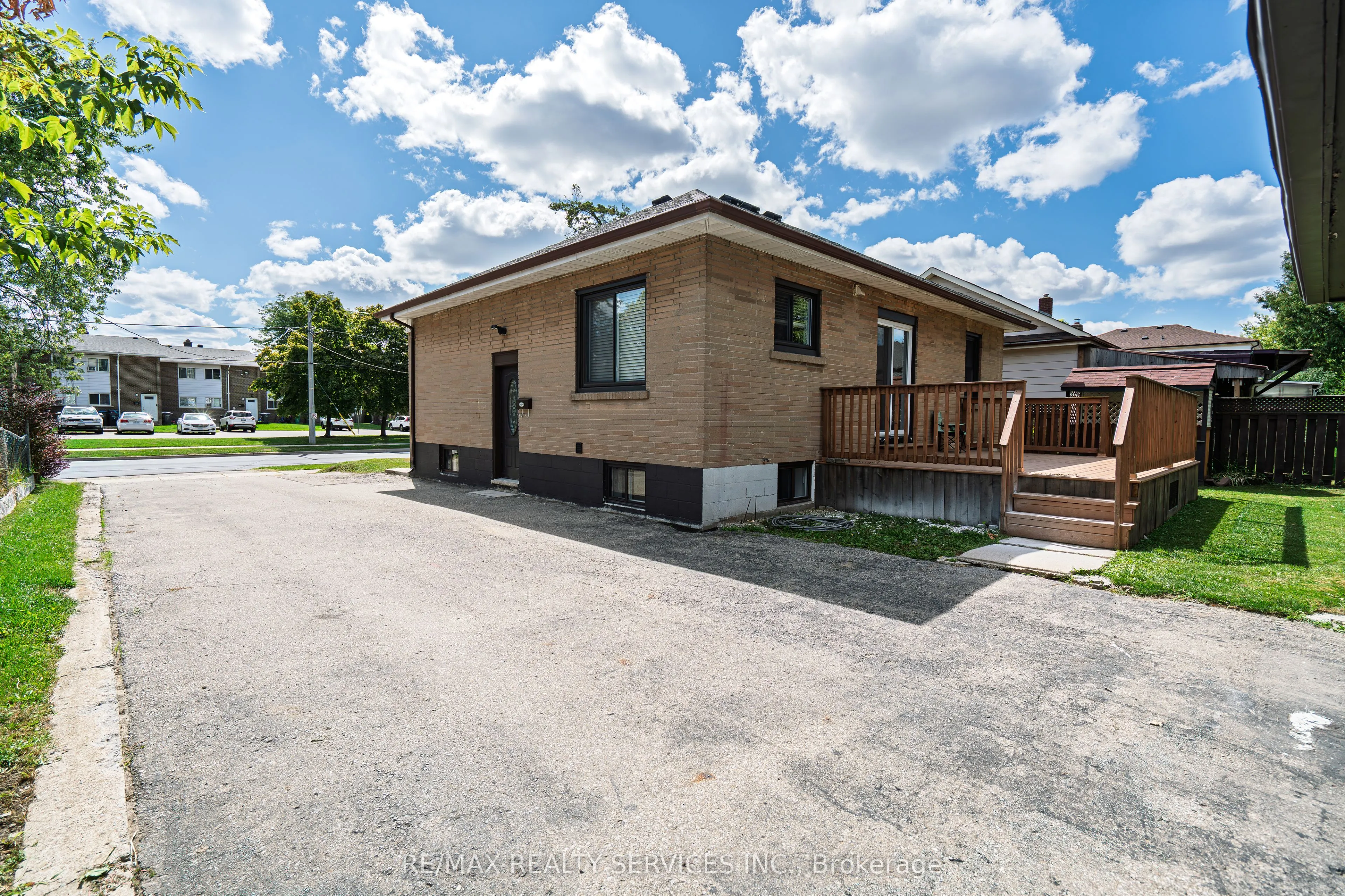 32 Eastern Avenue