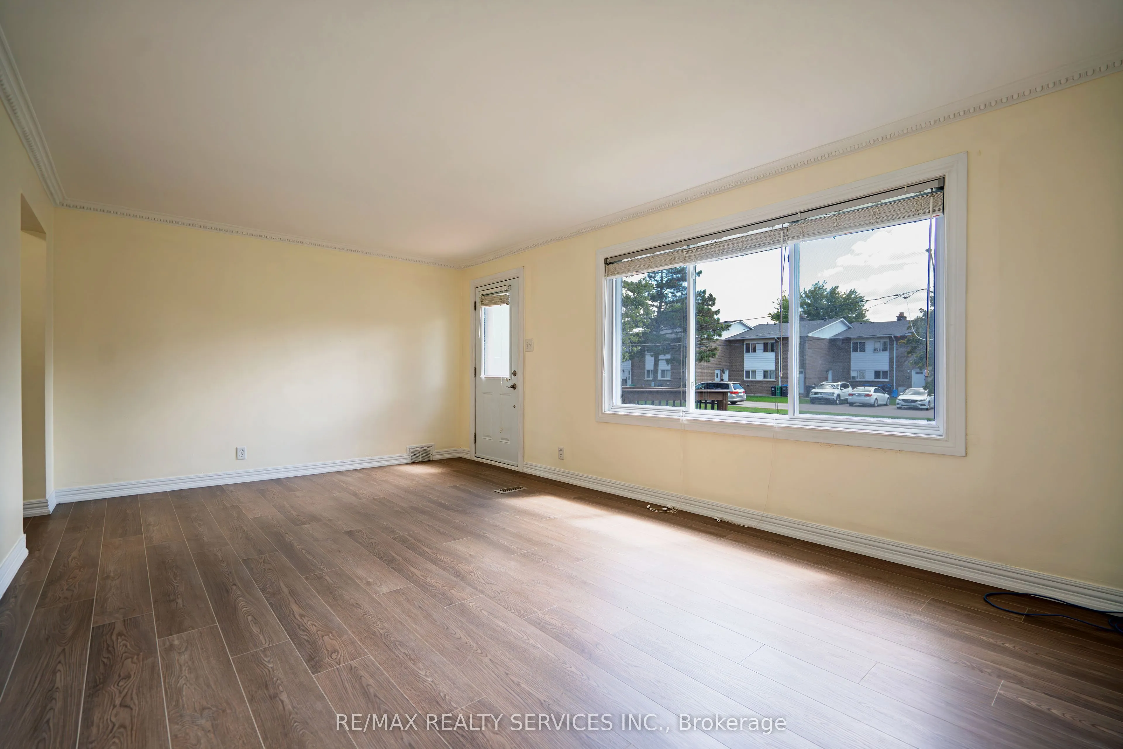 32 Eastern Avenue