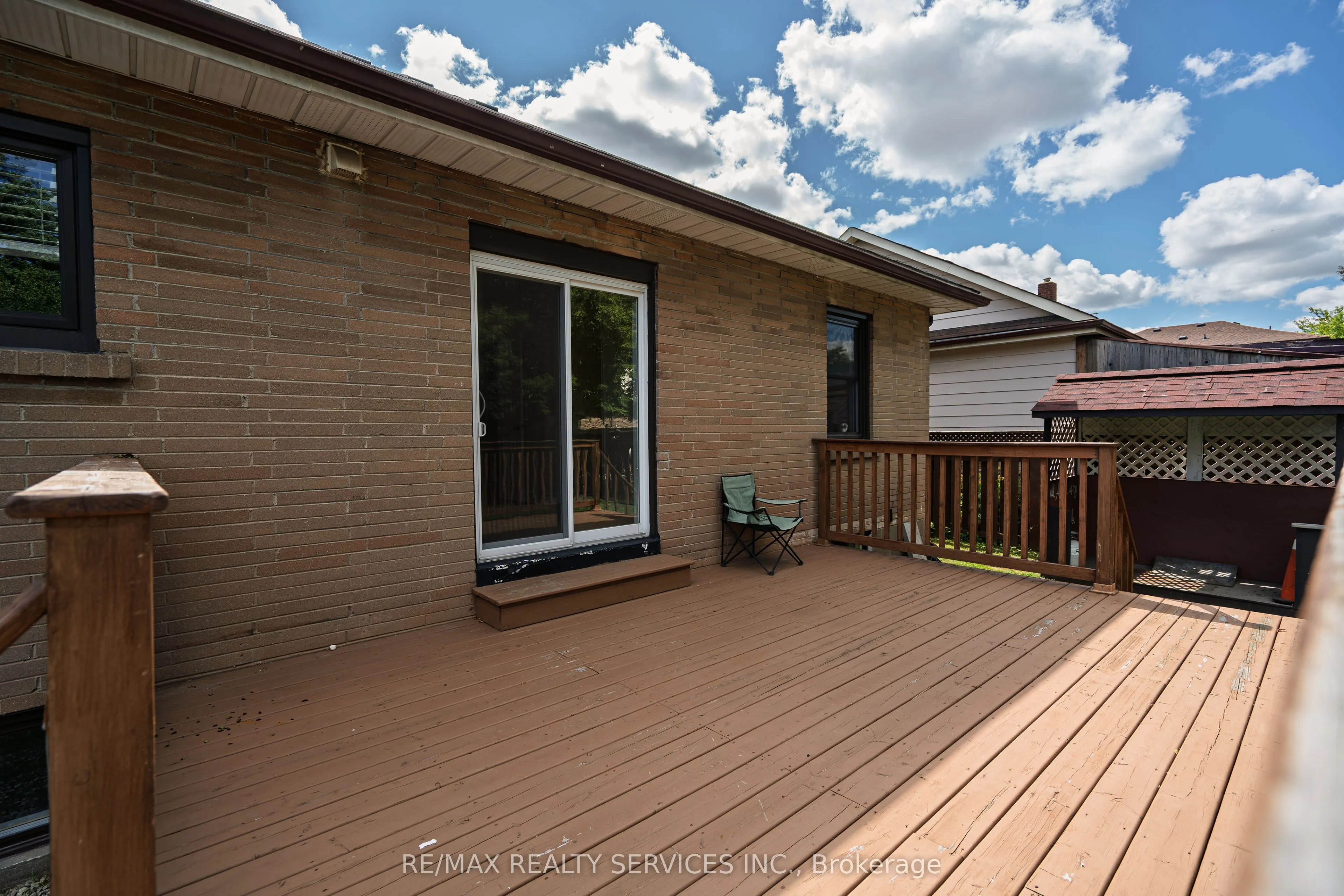 32 Eastern Avenue