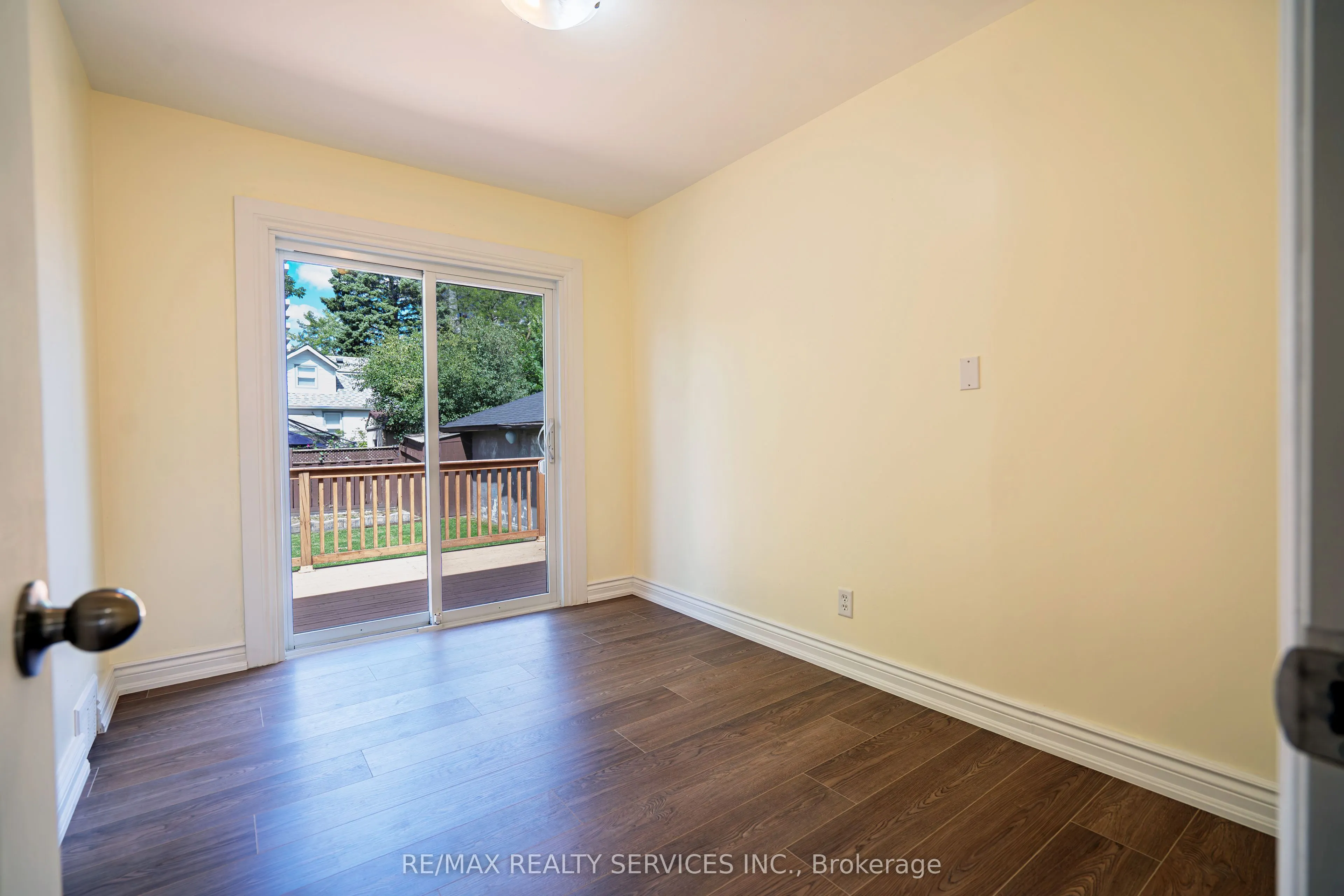 32 Eastern Avenue