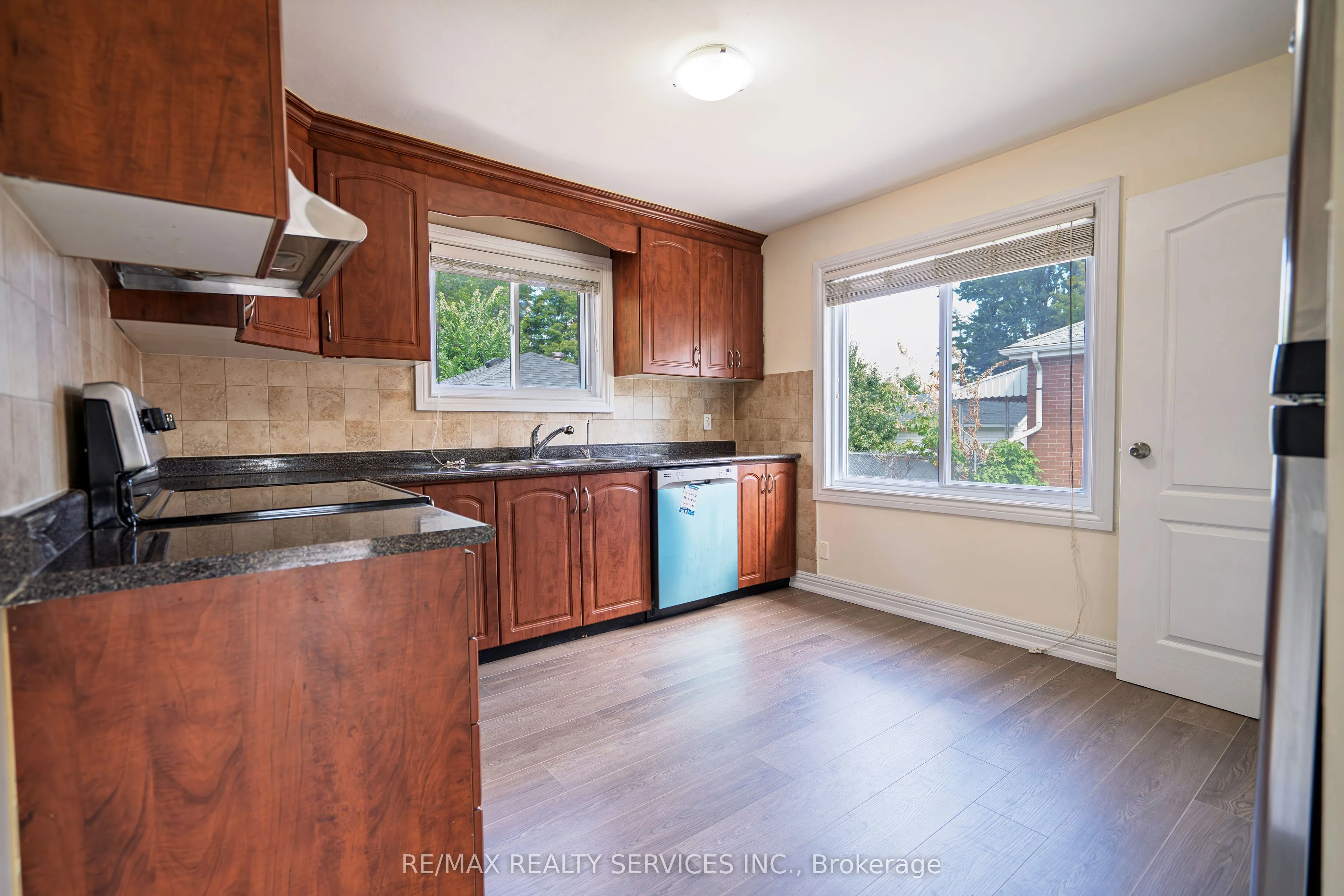 32 Eastern Avenue