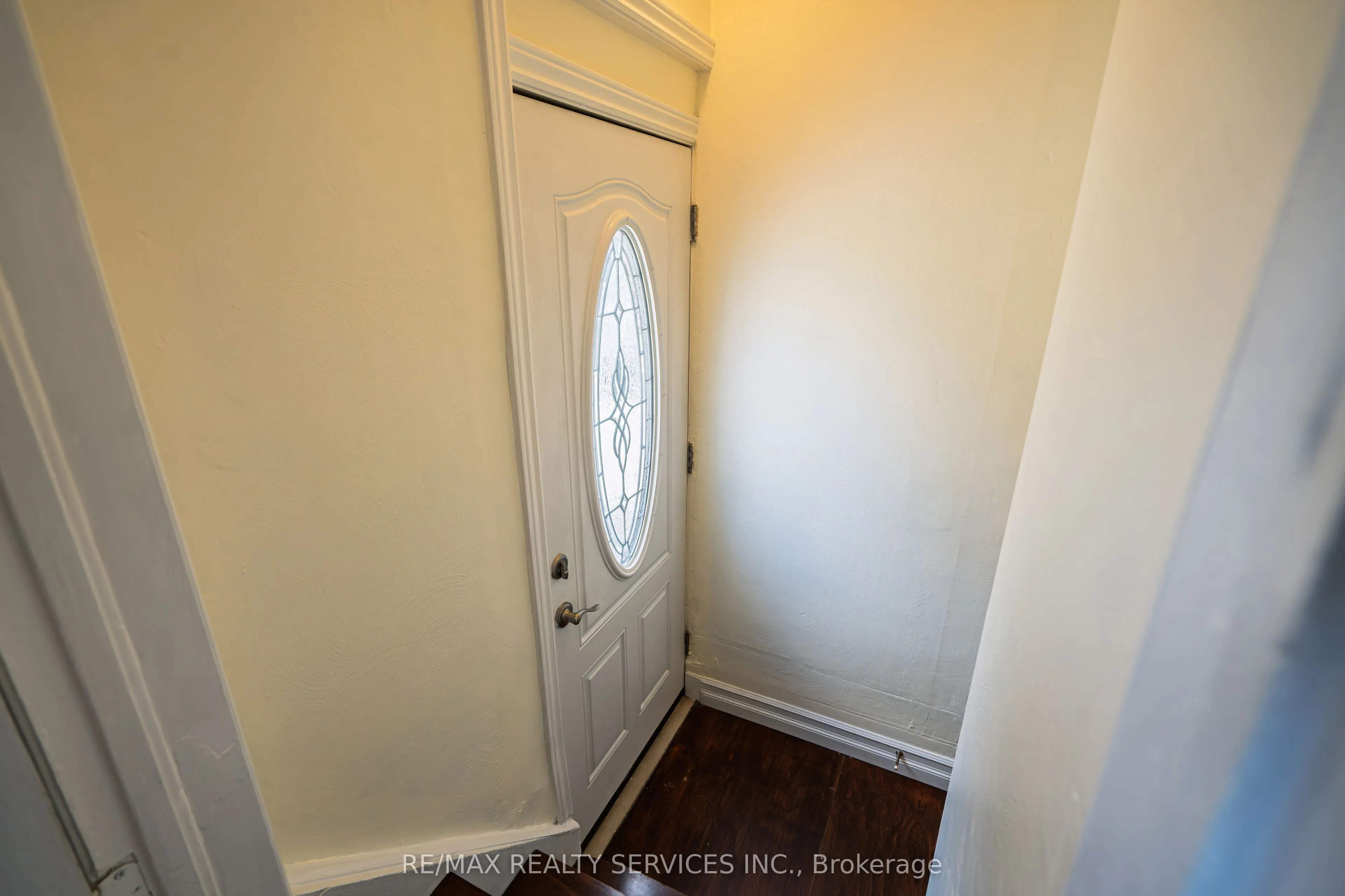 32 Eastern Avenue