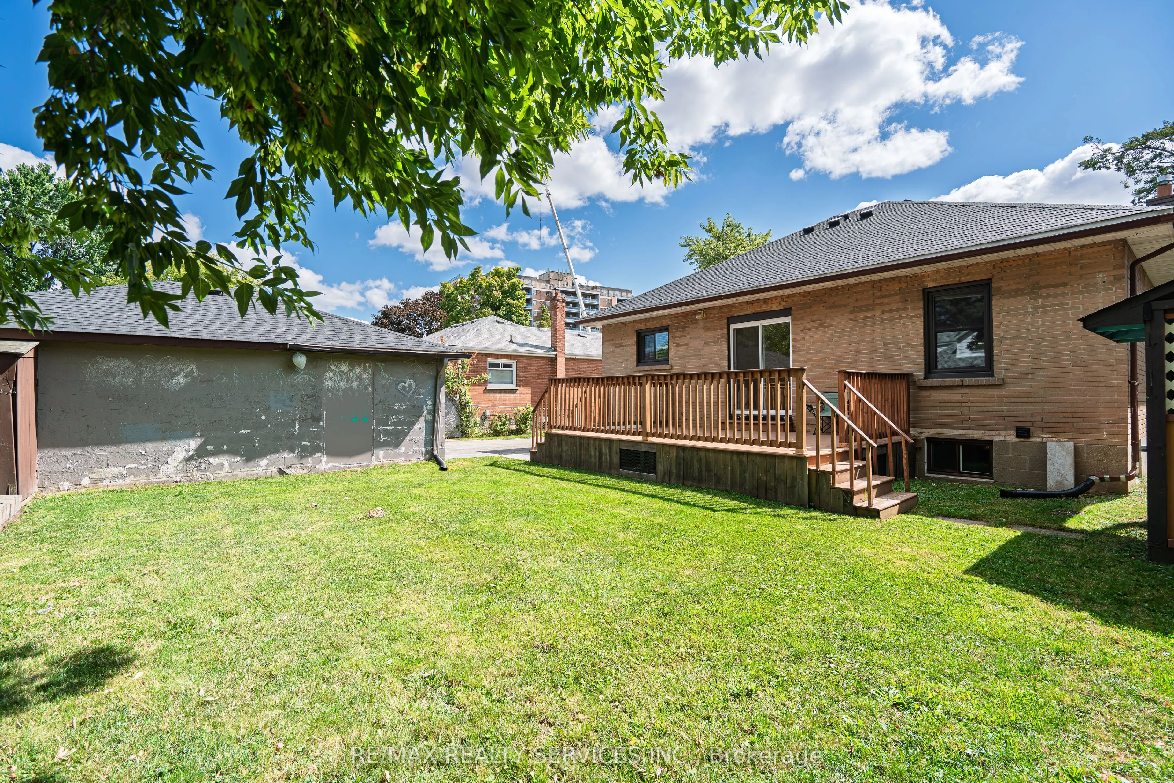 32 Eastern Avenue