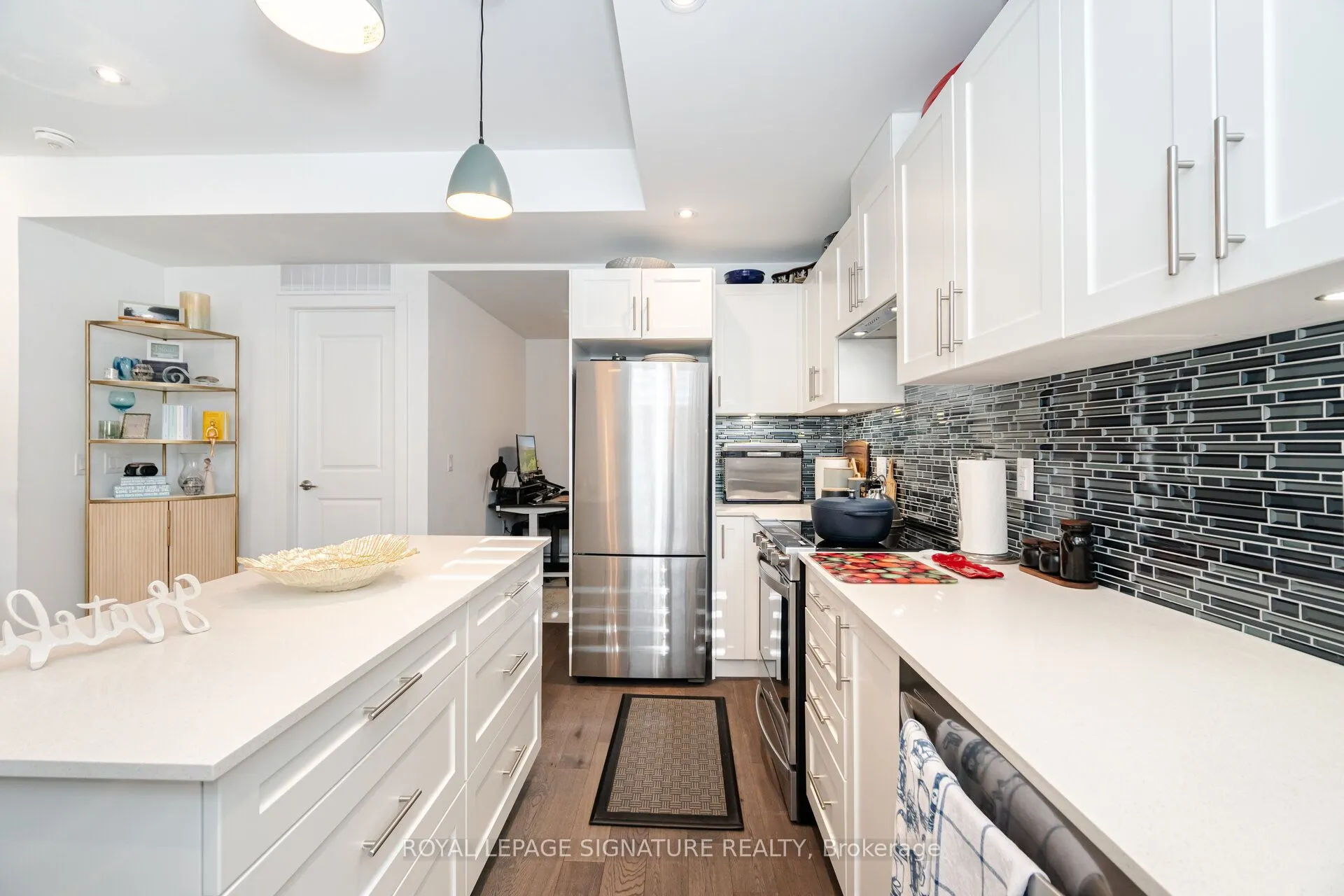 1085 Douglas McCurdy Common, #111