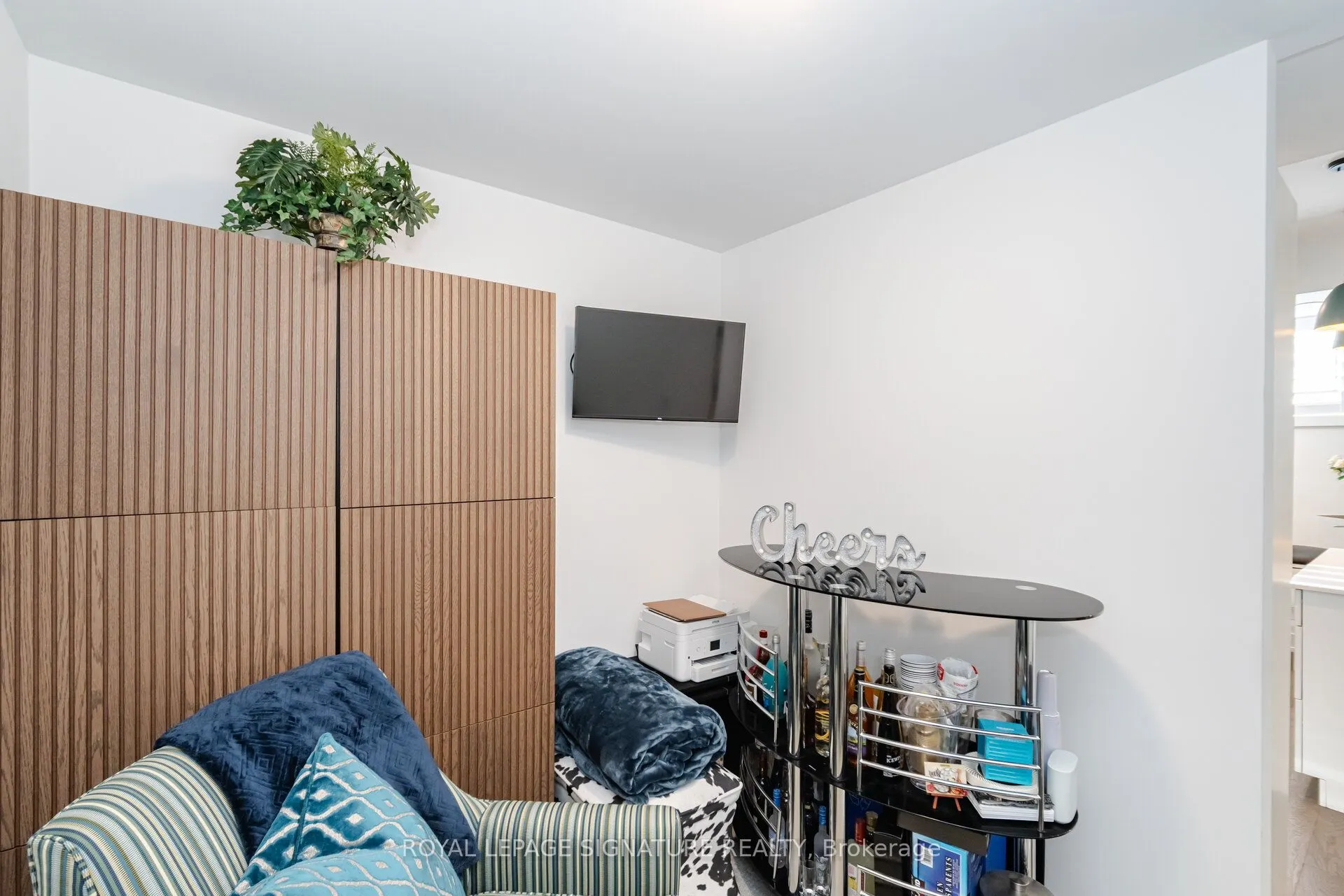 1085 Douglas McCurdy Common, #111