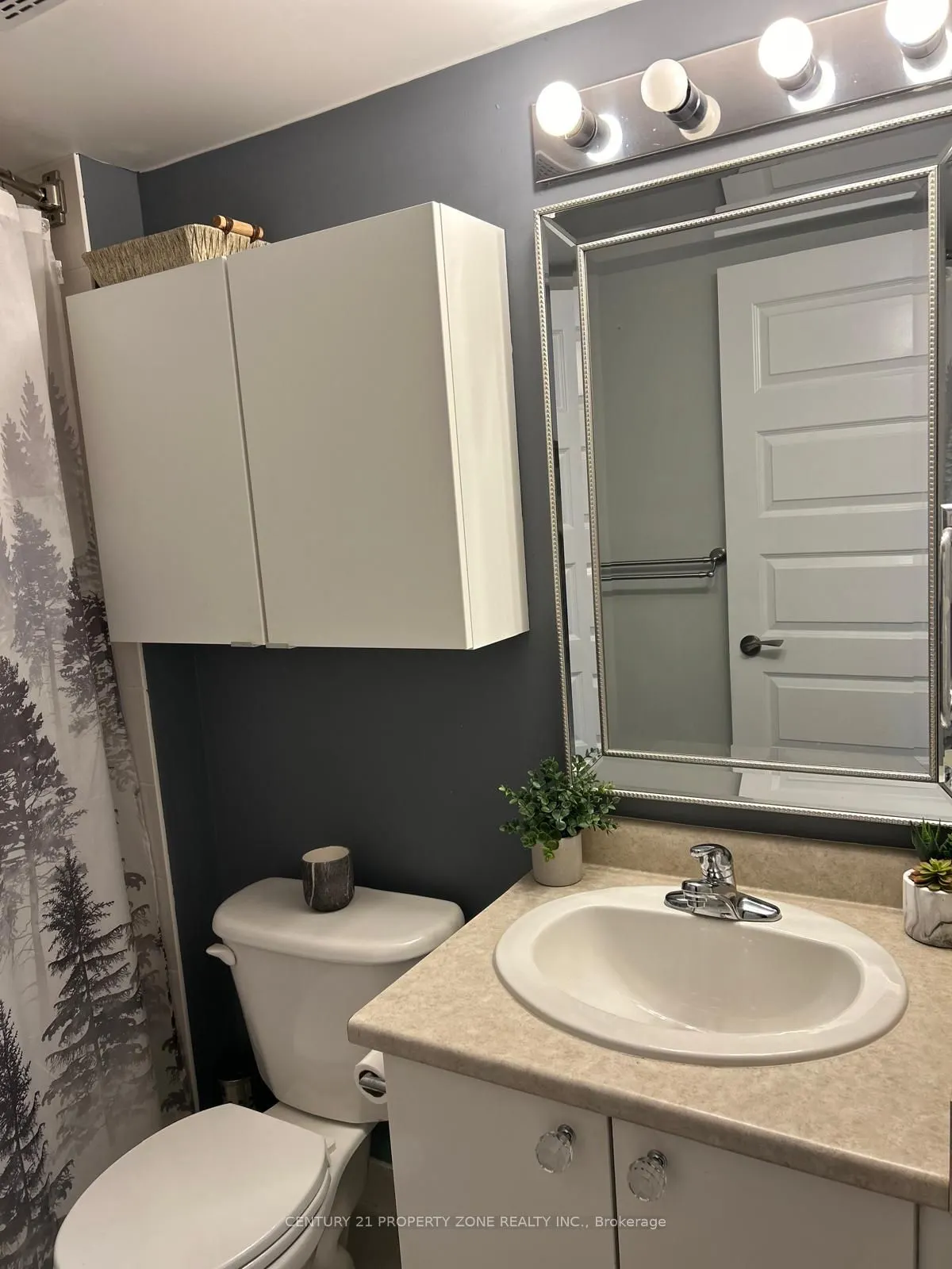215 Queen Street E, #1804
