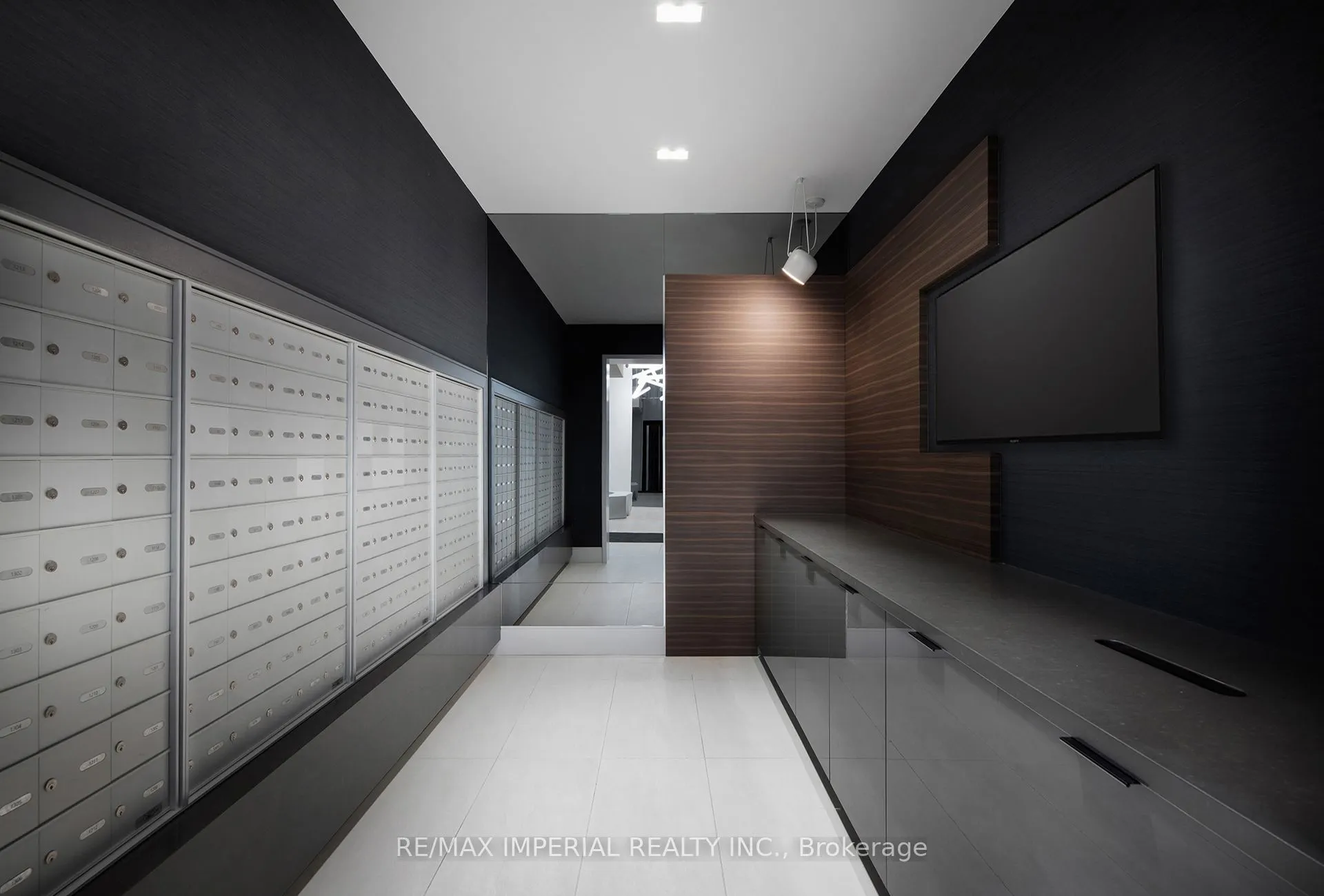10 De Boers Drive, #1102