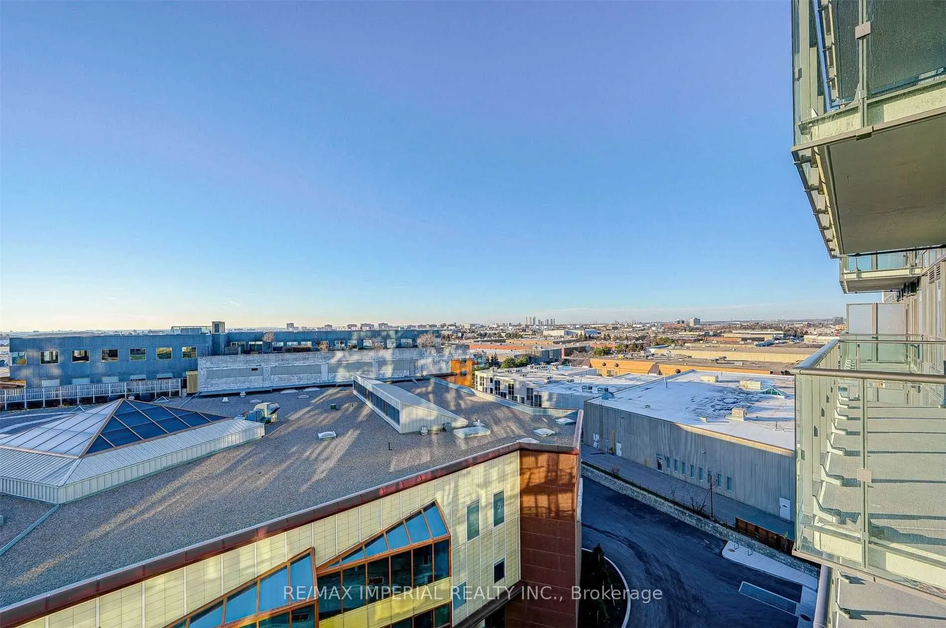 10 De Boers Drive, #1102