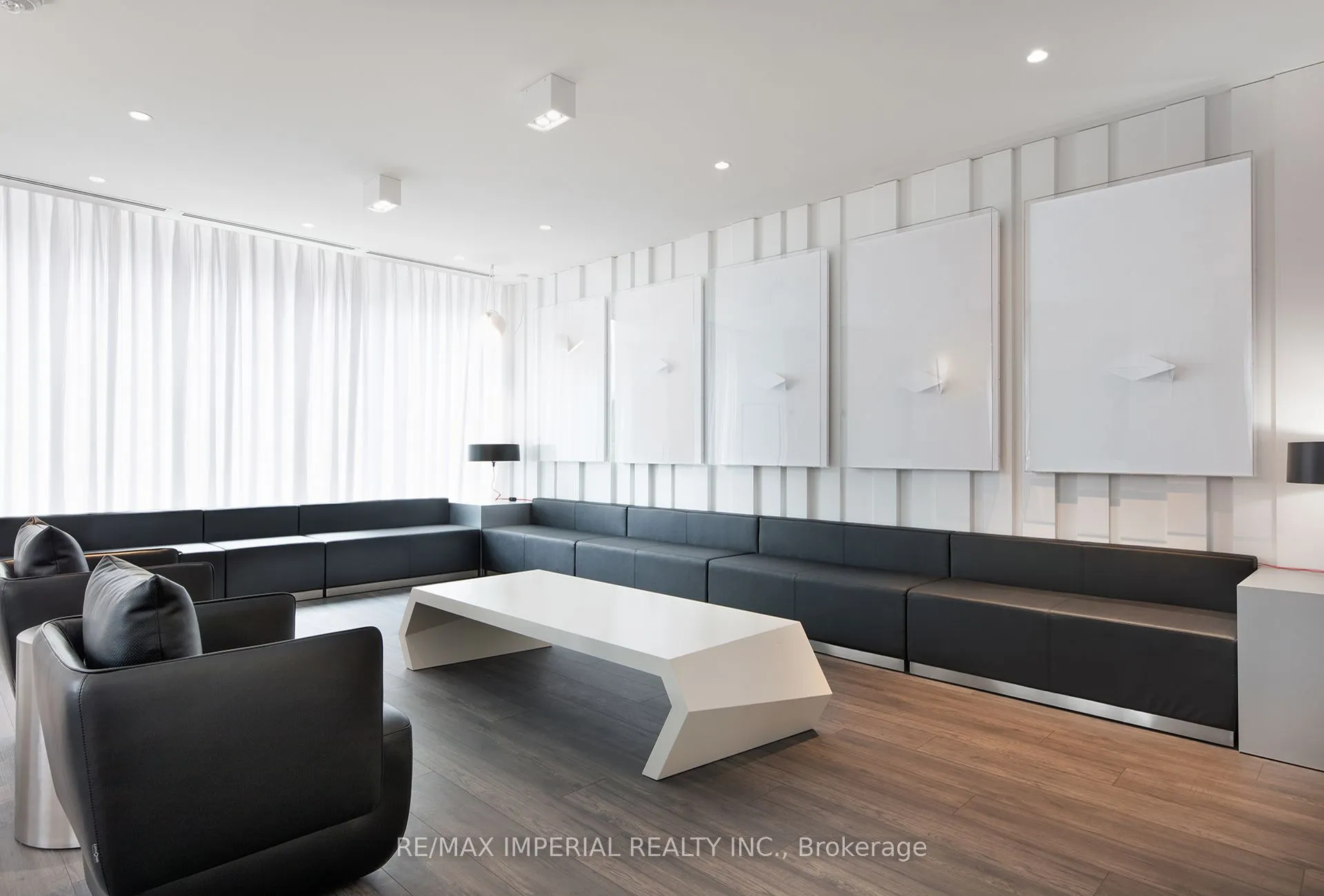 10 De Boers Drive, #1102