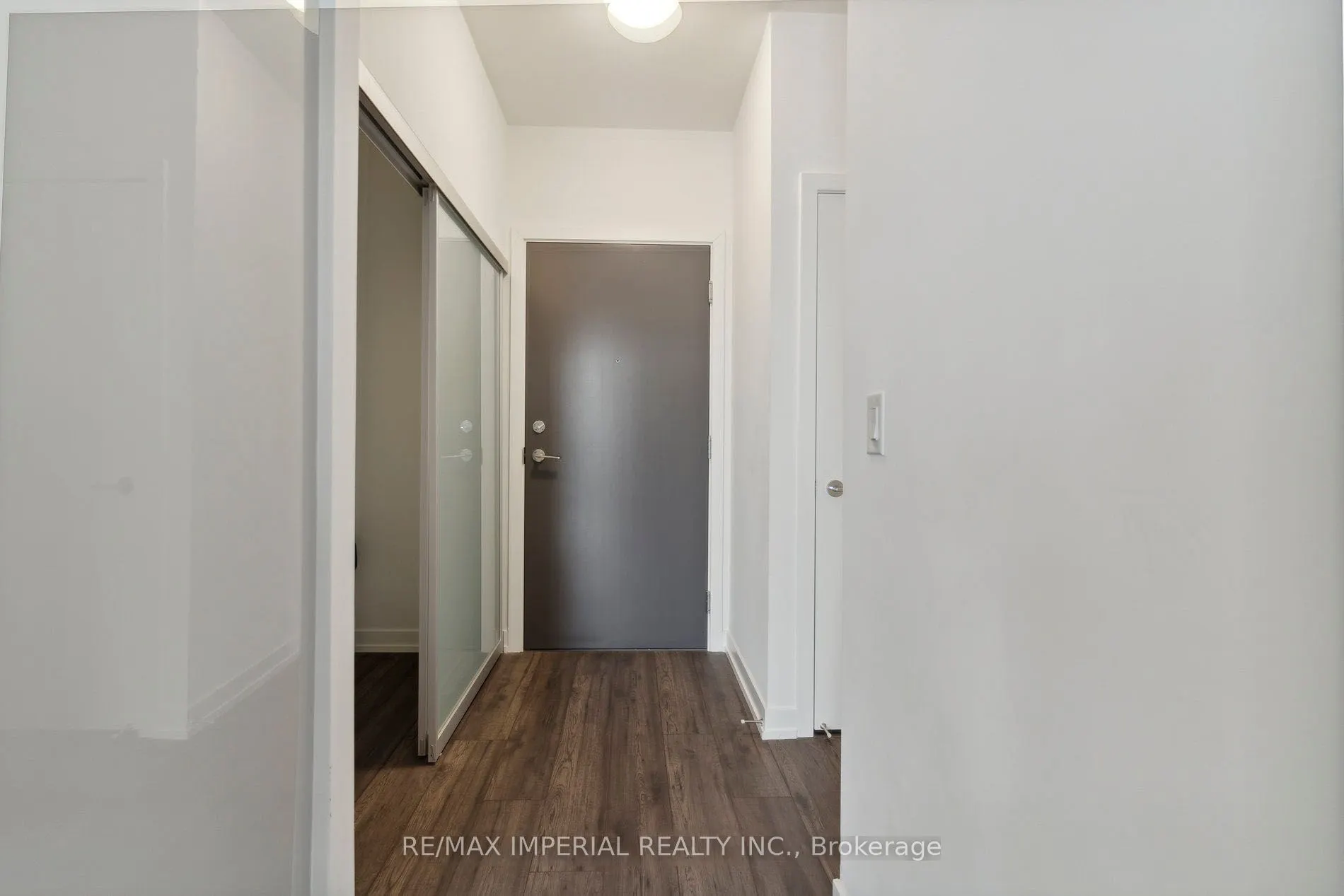 10 De Boers Drive, #1102