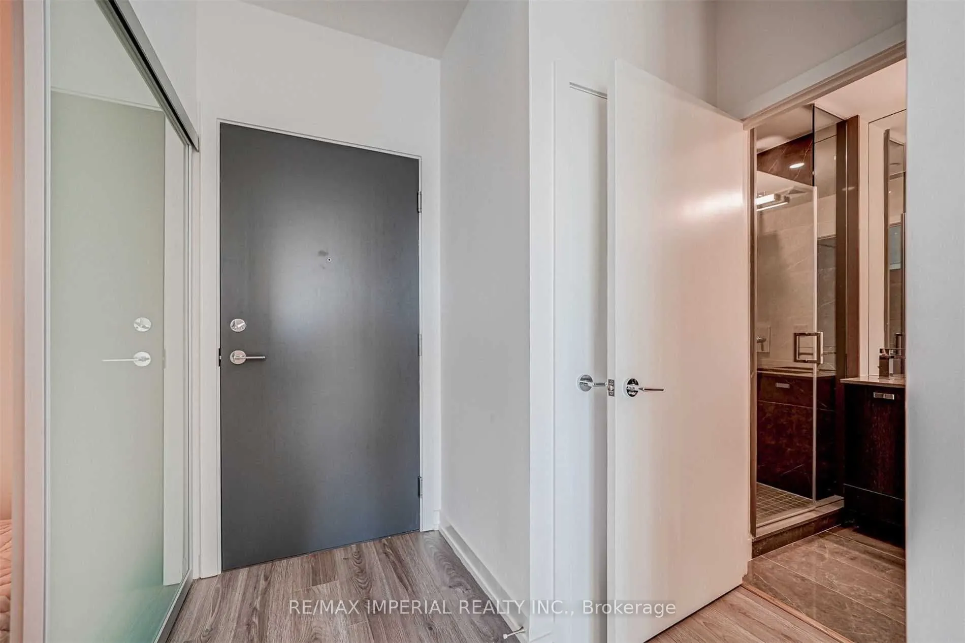 10 De Boers Drive, #1102