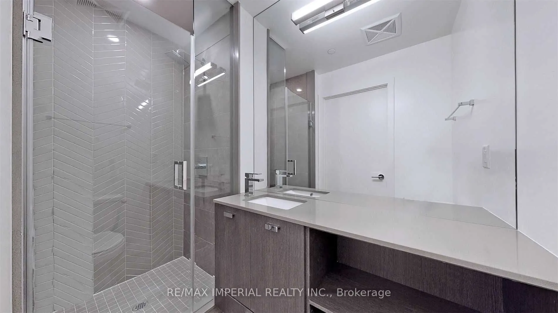 10 De Boers Drive, #1102
