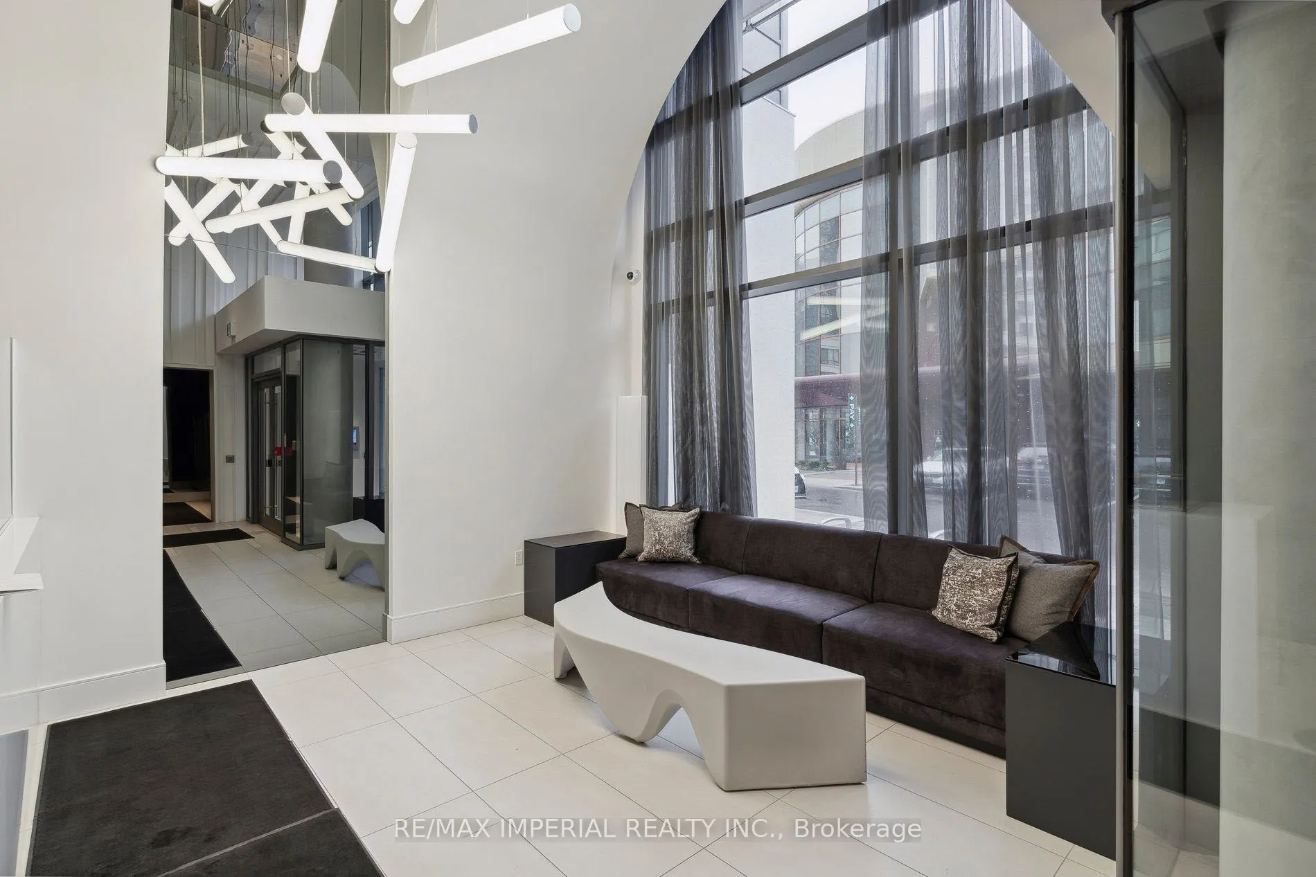 10 De Boers Drive, #1102