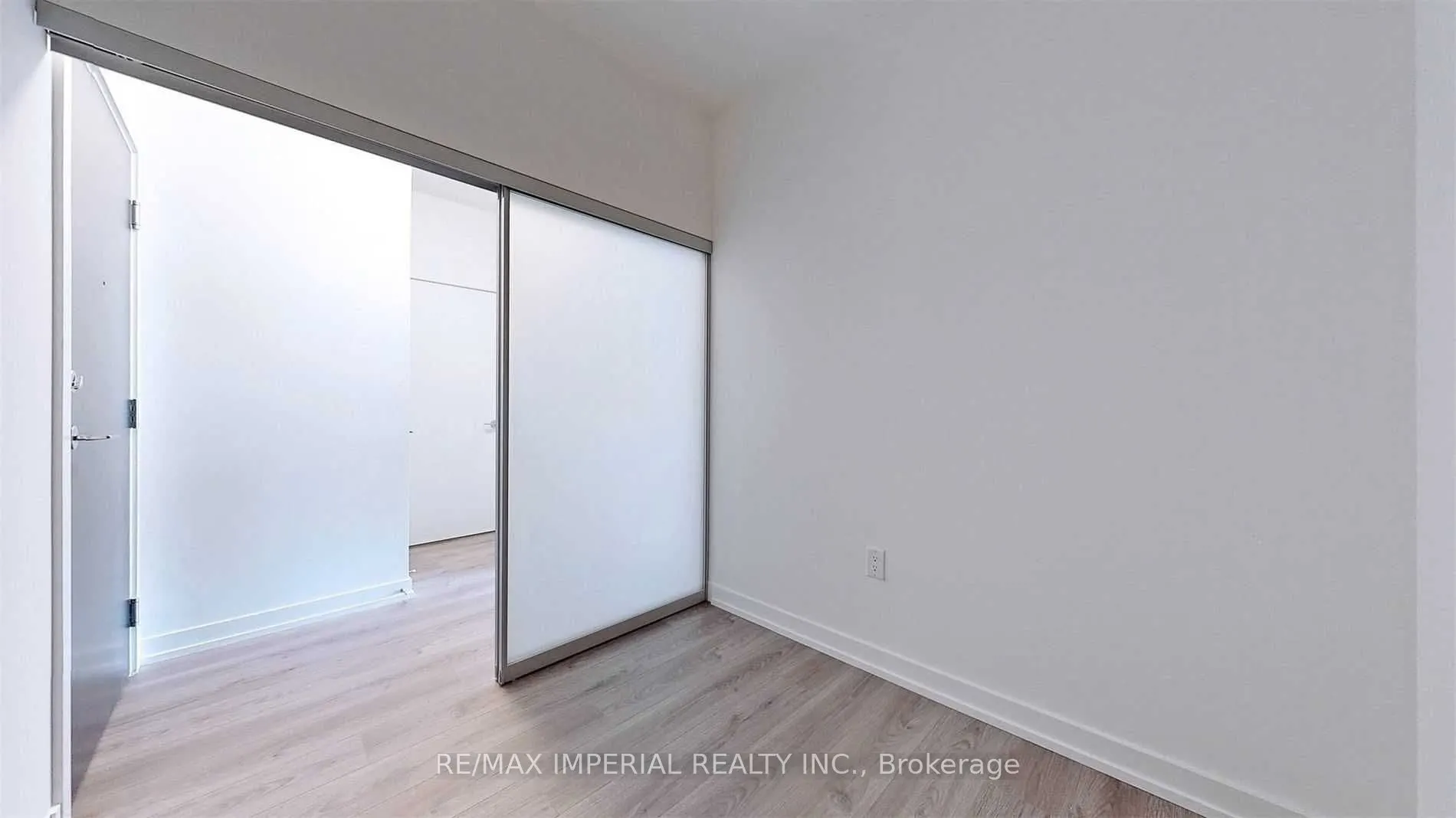 10 De Boers Drive, #1102
