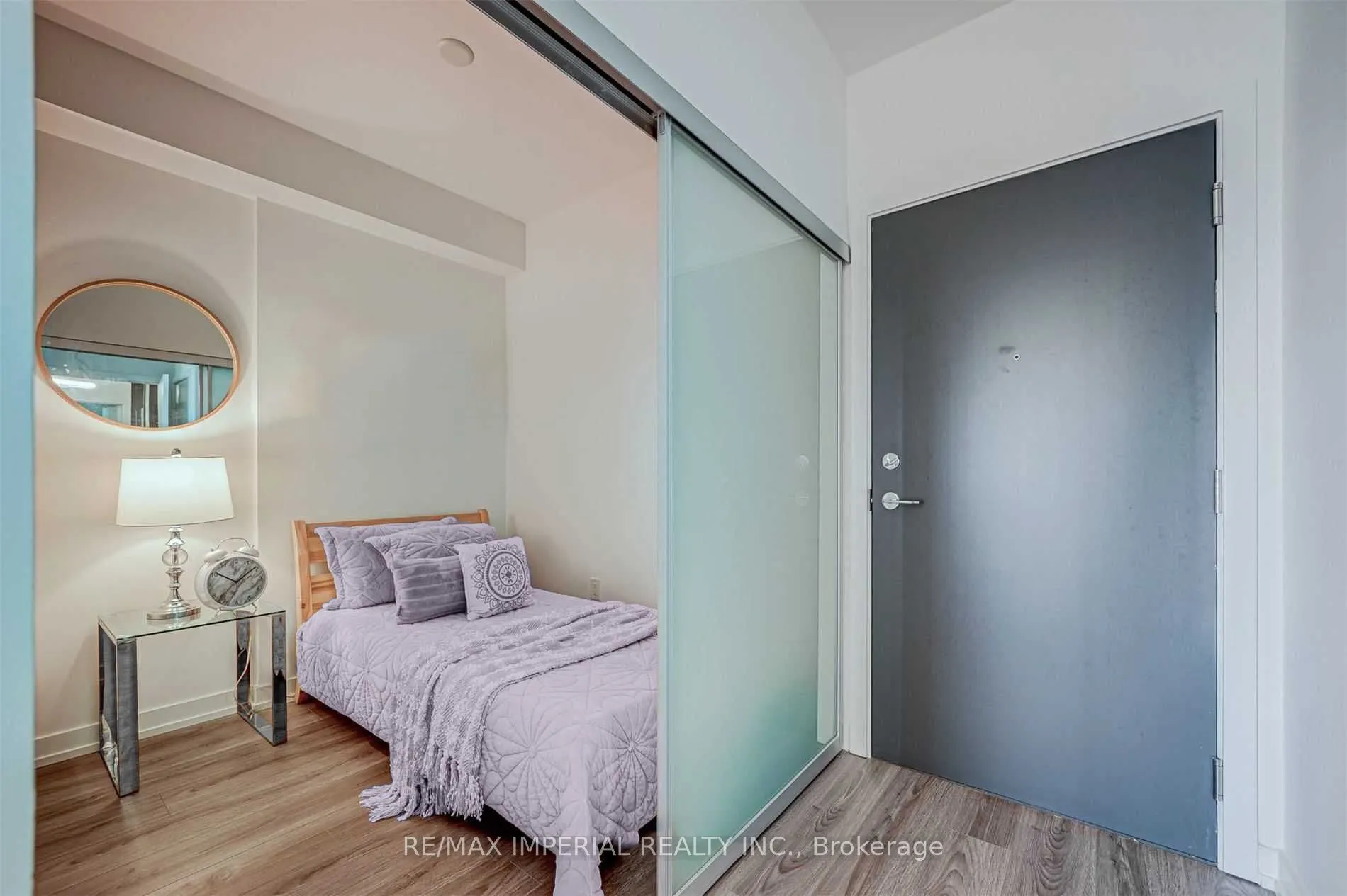 10 De Boers Drive, #1102