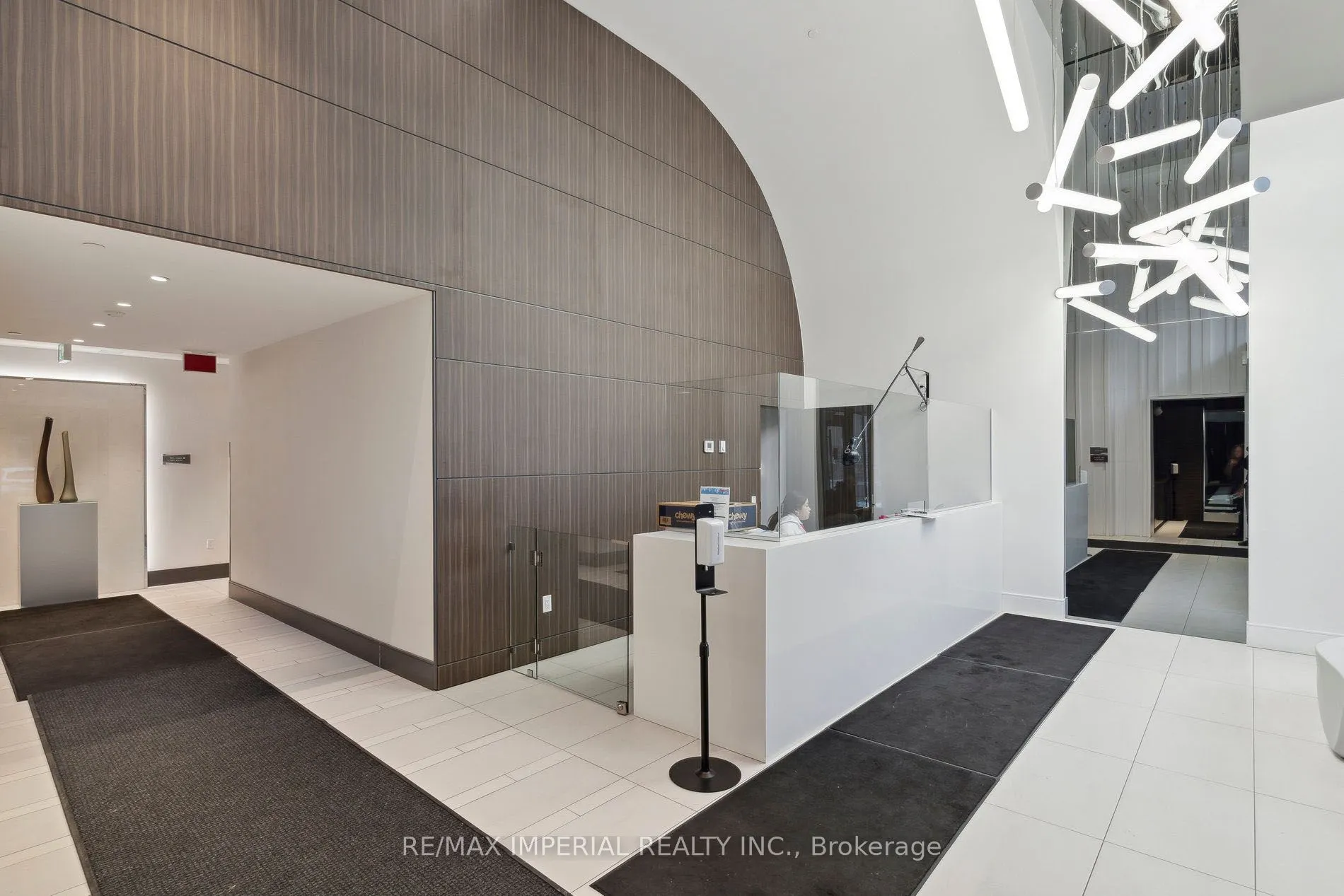 10 De Boers Drive, #1102