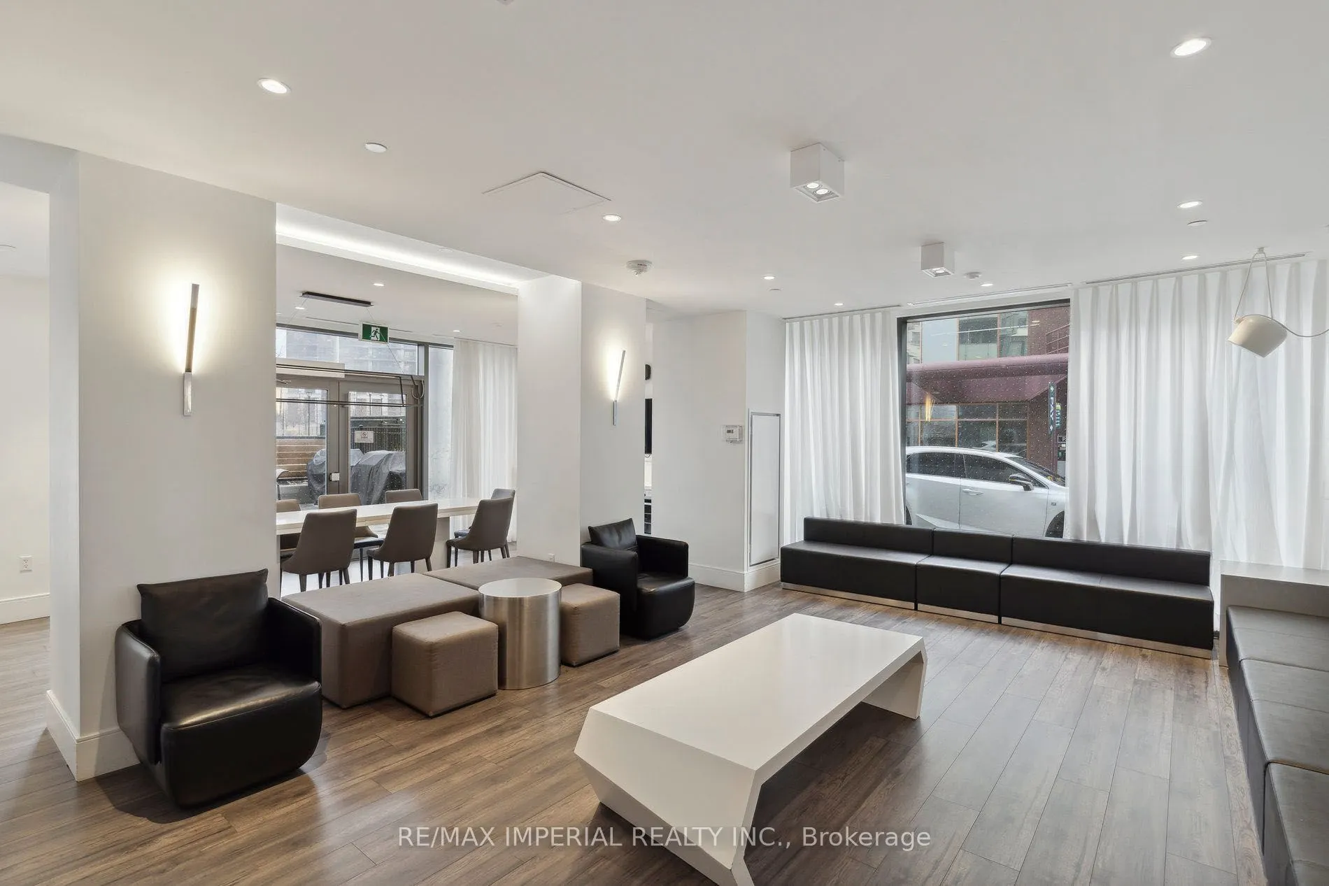10 De Boers Drive, #1102