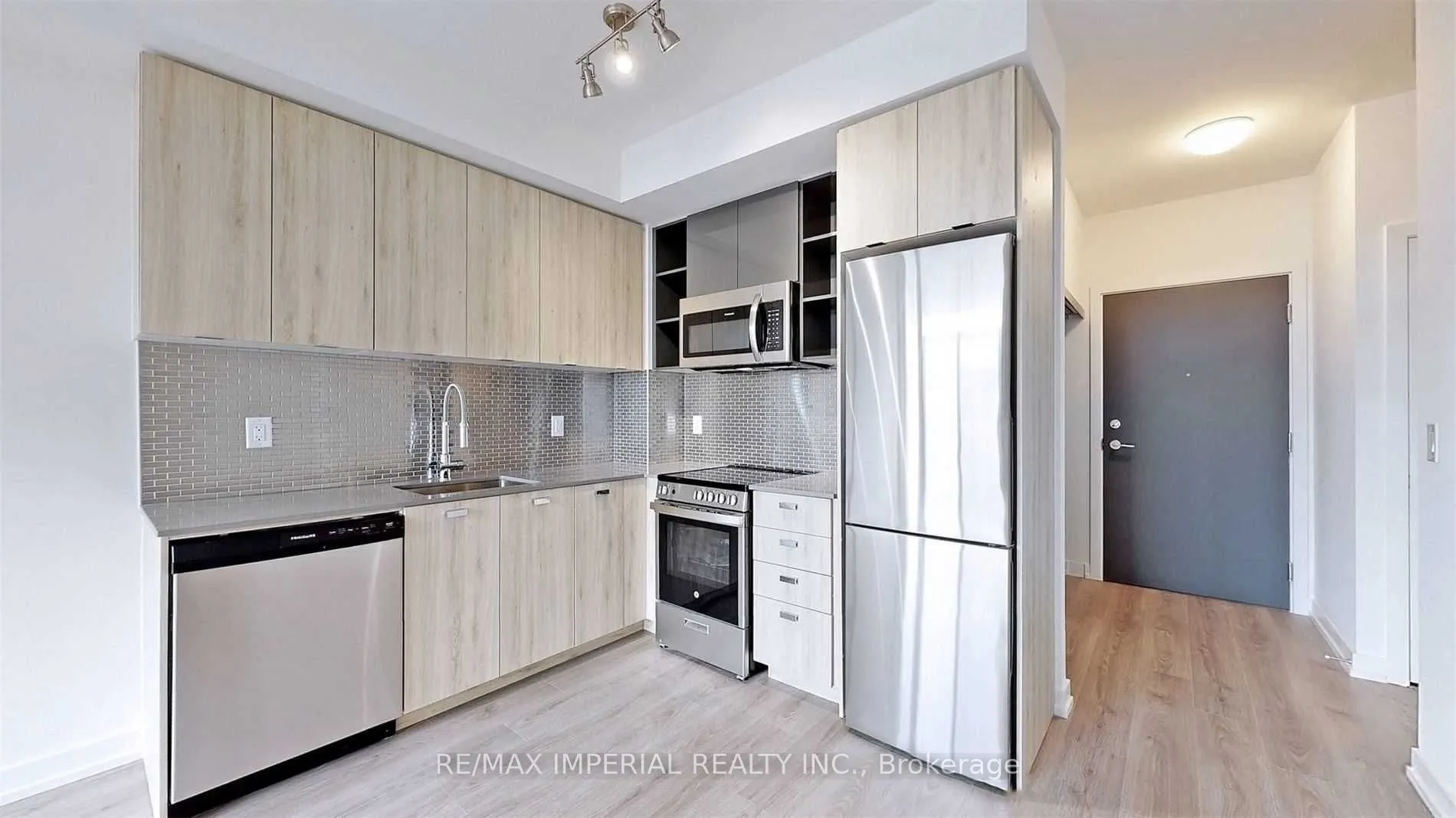10 De Boers Drive, #1102