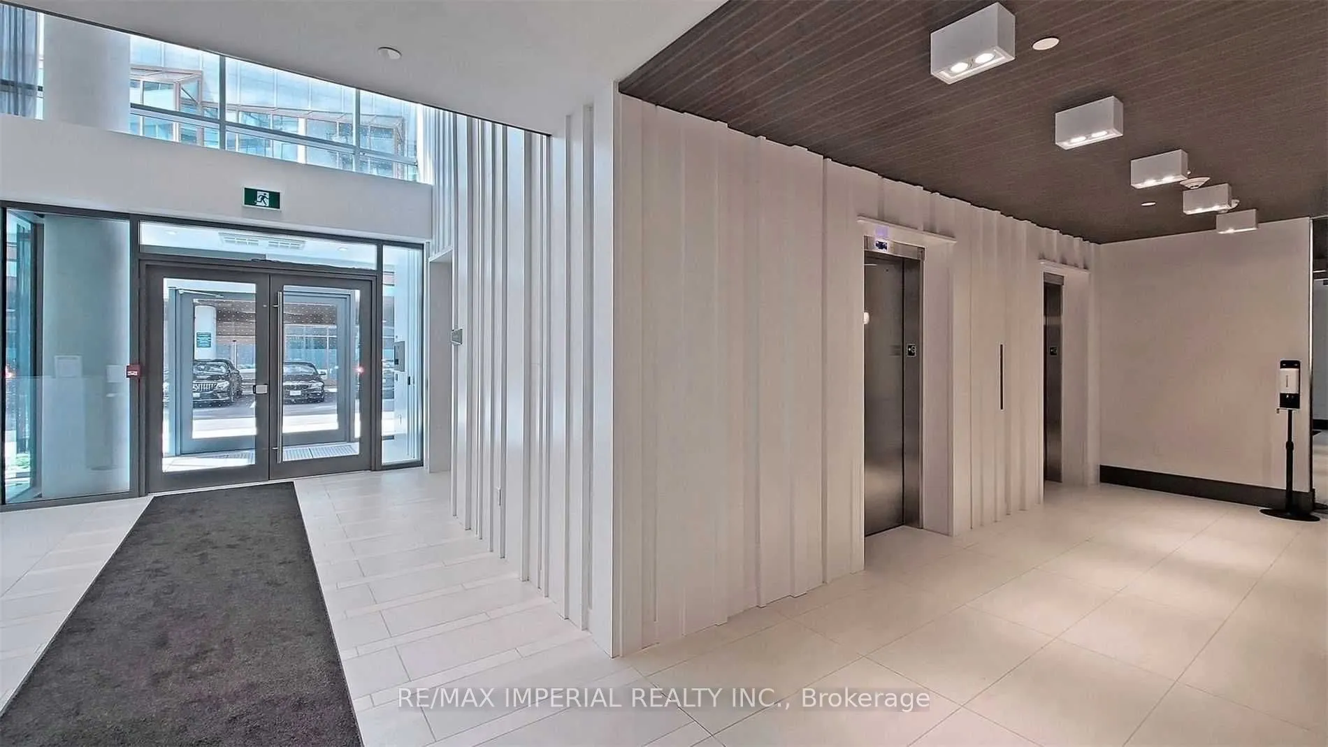 10 De Boers Drive, #1102