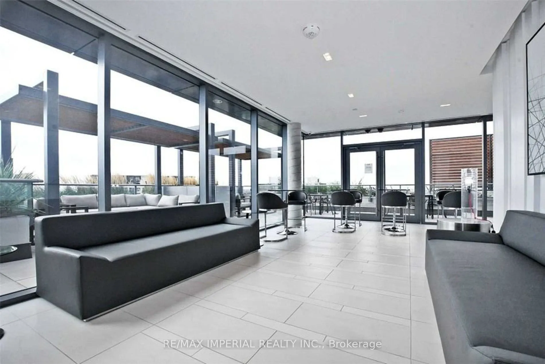 10 De Boers Drive, #1102