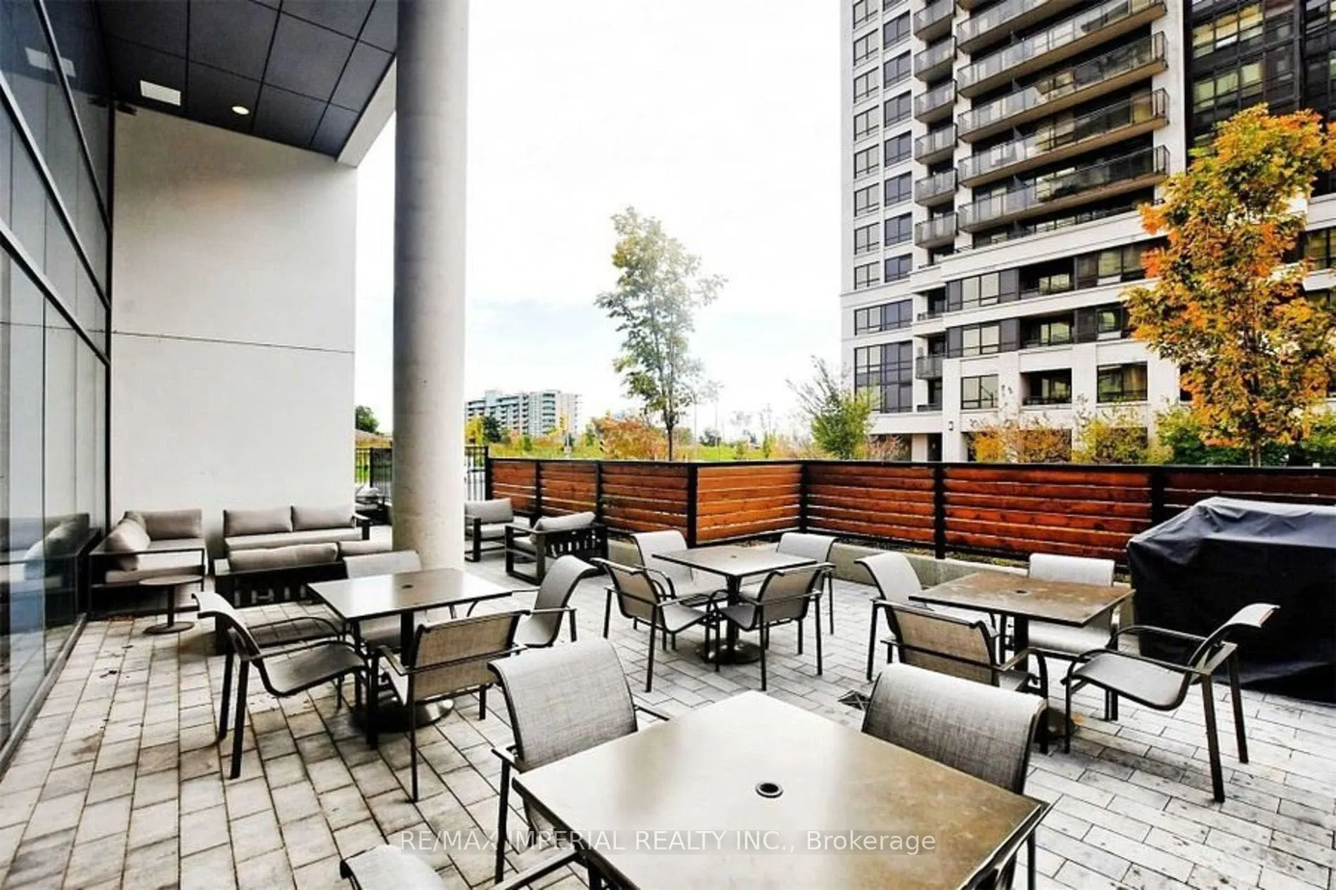 10 De Boers Drive, #1102