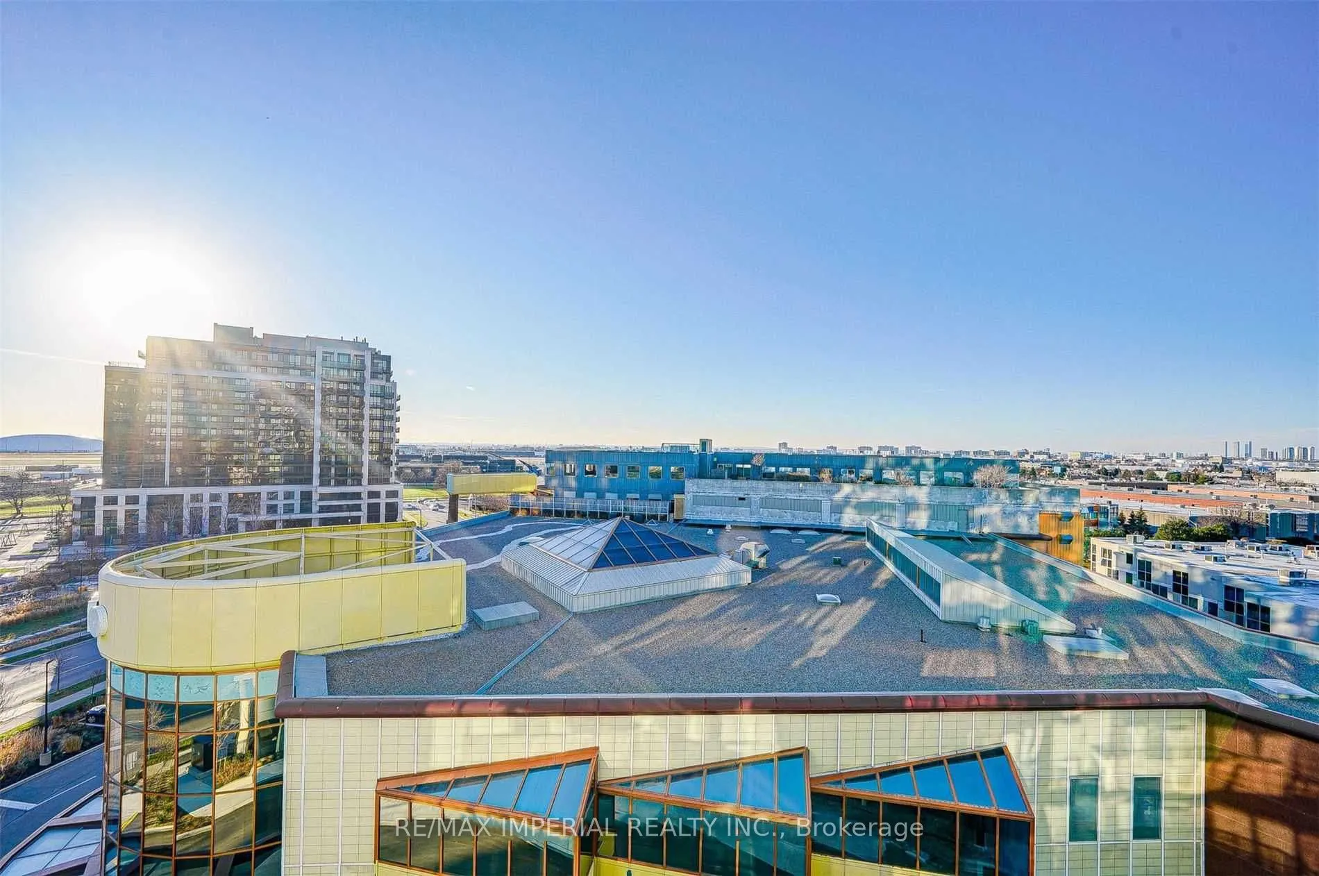 10 De Boers Drive, #1102
