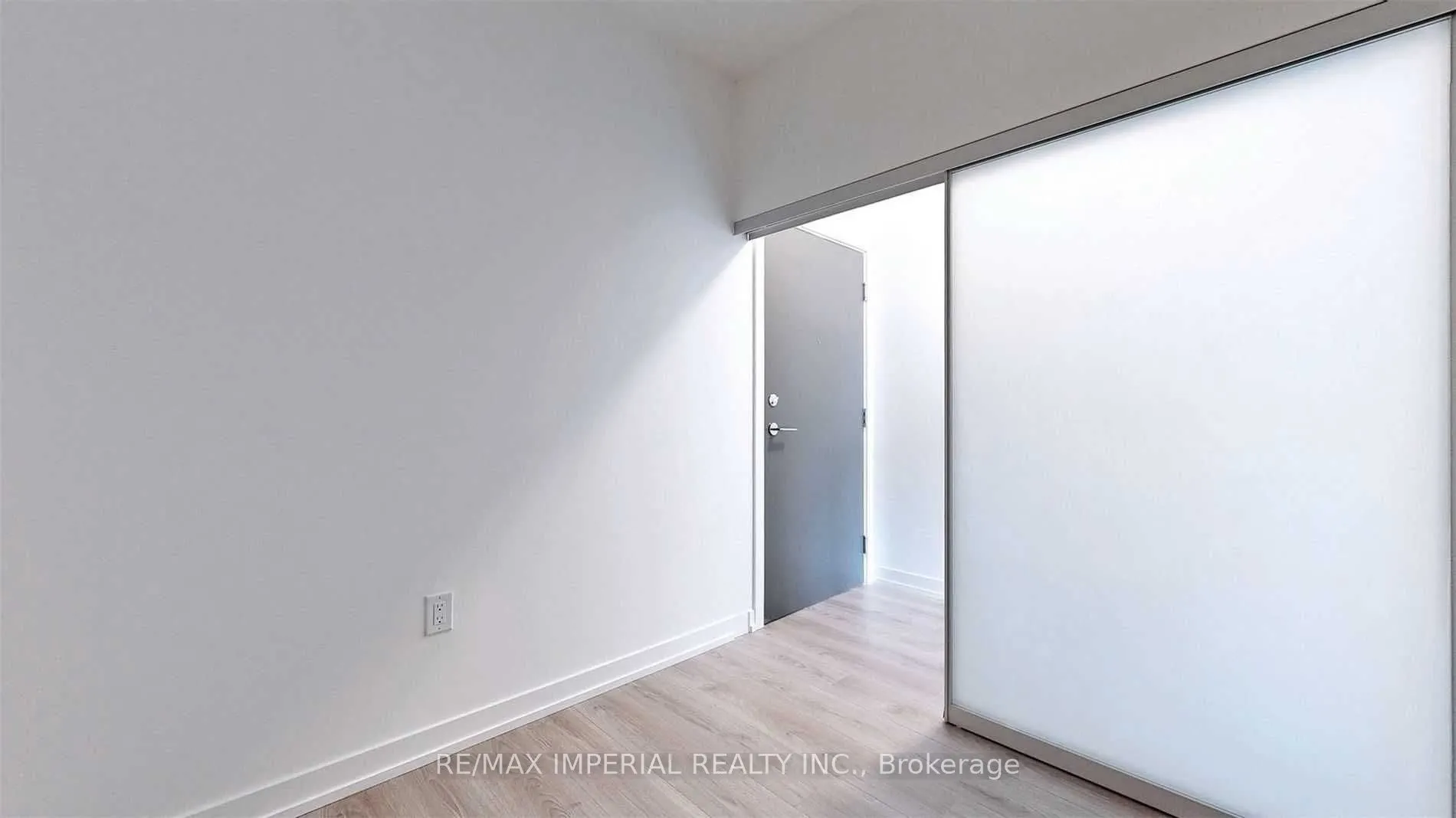 10 De Boers Drive, #1102