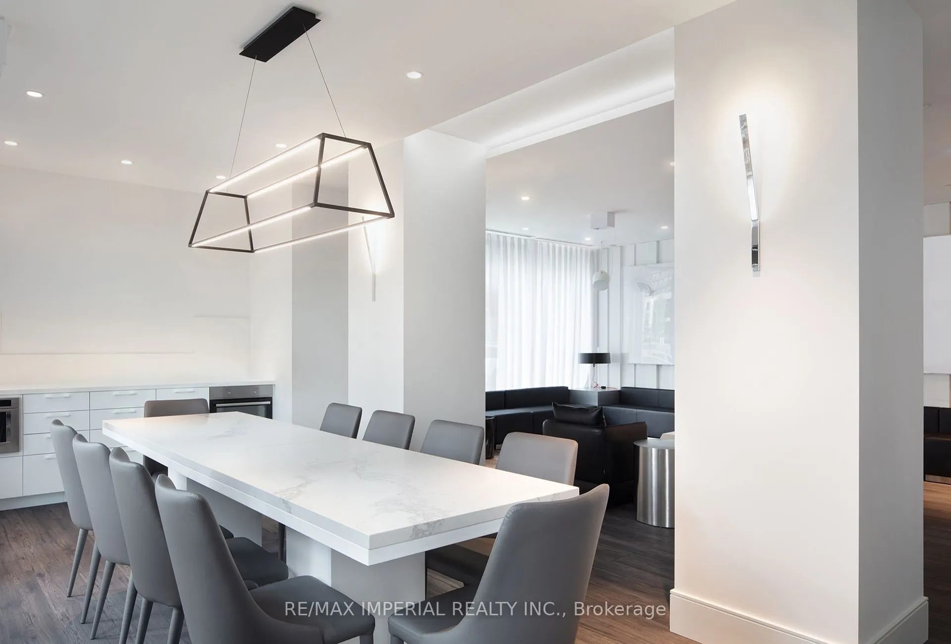 10 De Boers Drive, #1102
