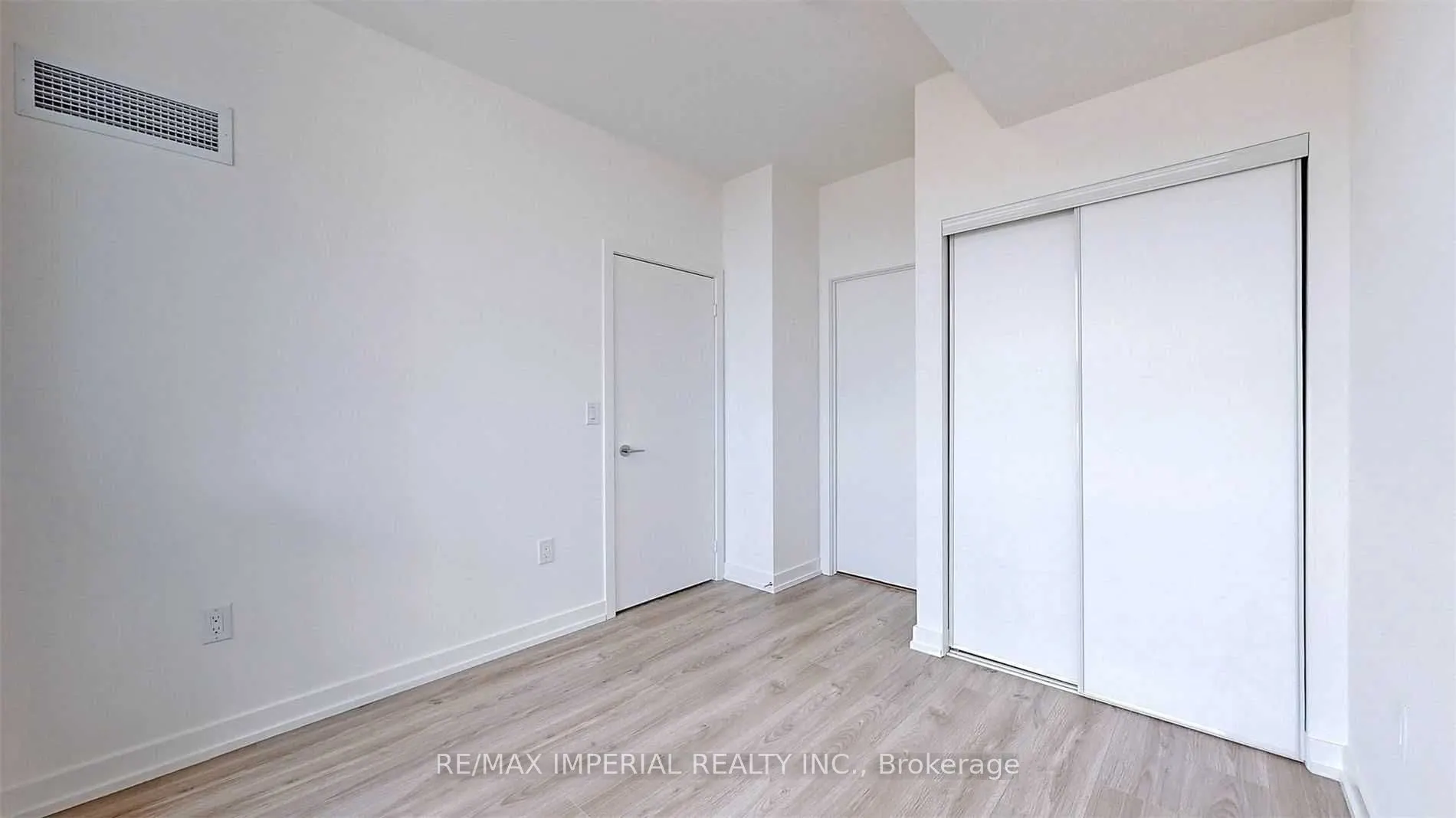 10 De Boers Drive, #1102