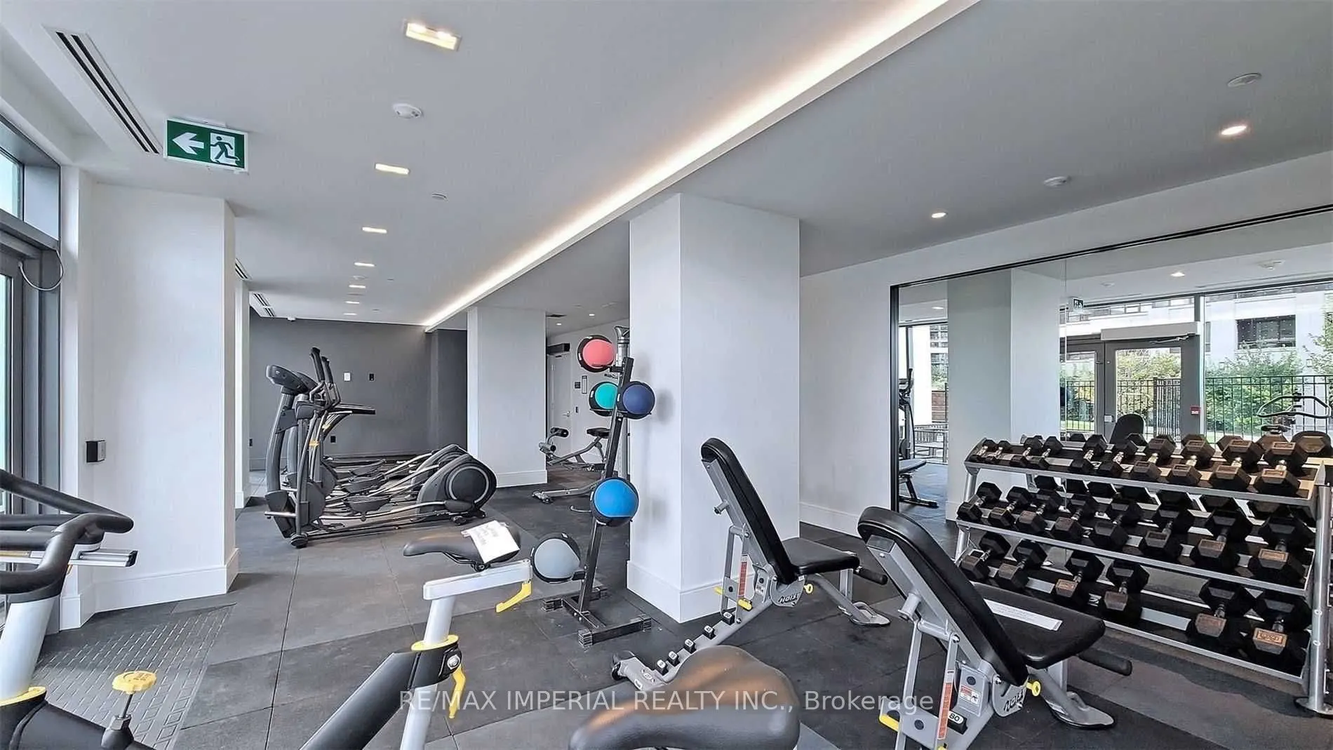 10 De Boers Drive, #1102