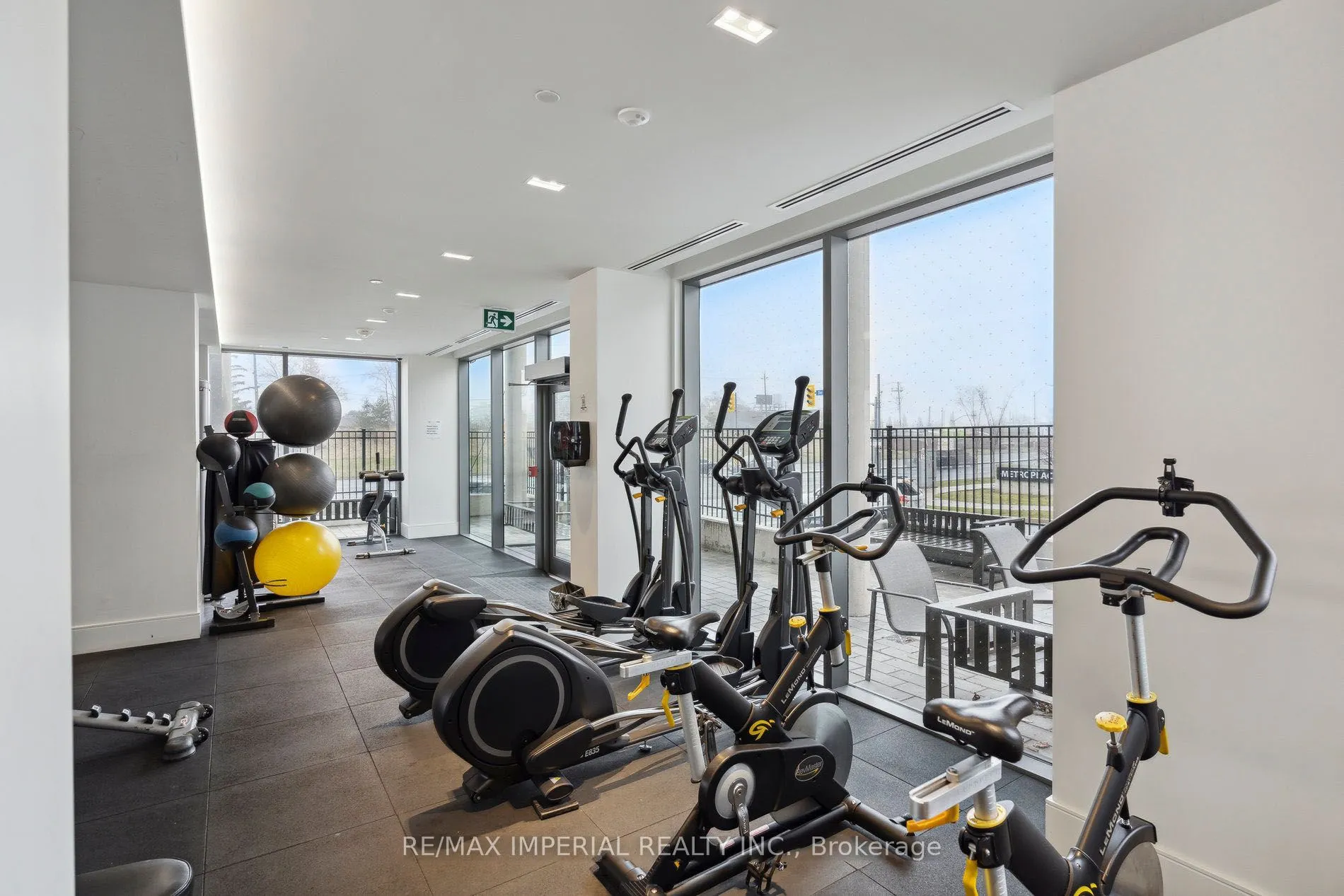 10 De Boers Drive, #1102