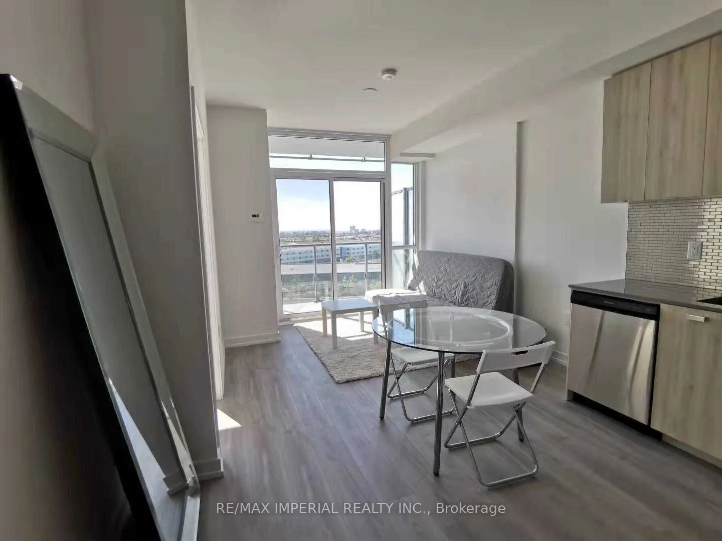 10 De Boers Drive, #1102