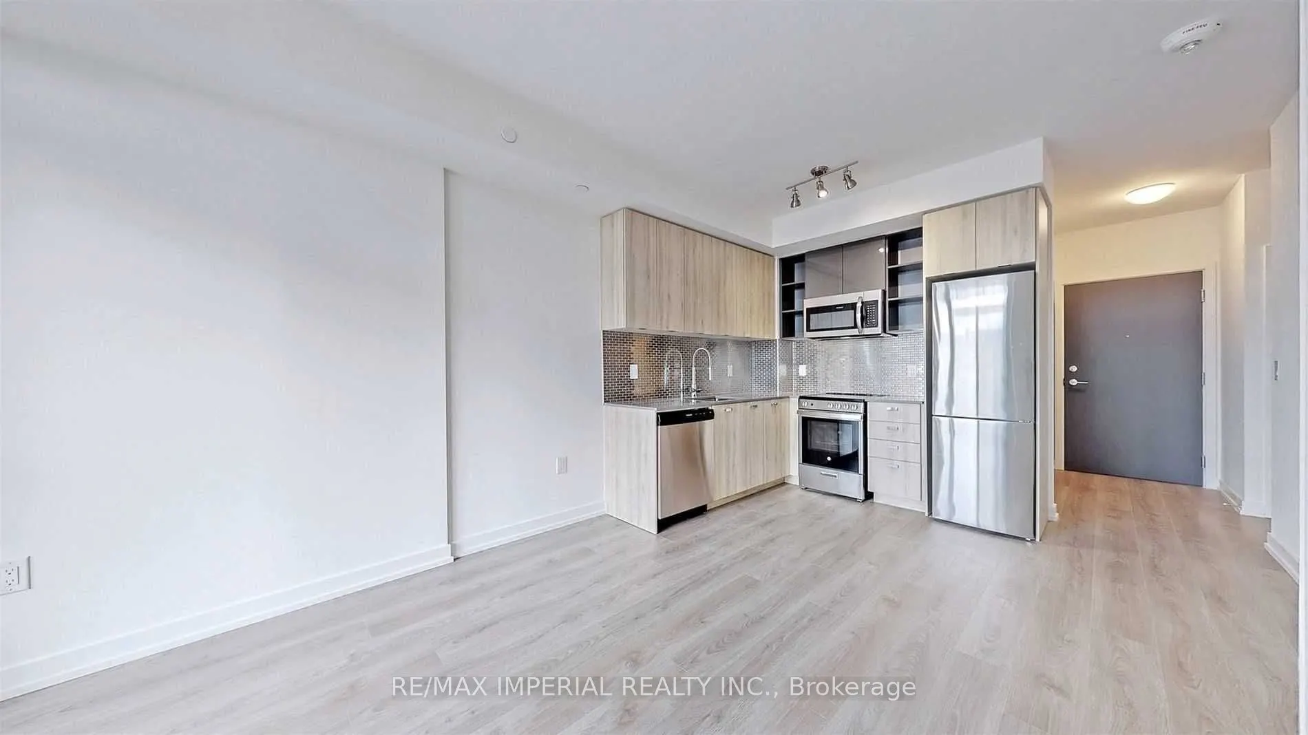 10 De Boers Drive, #1102