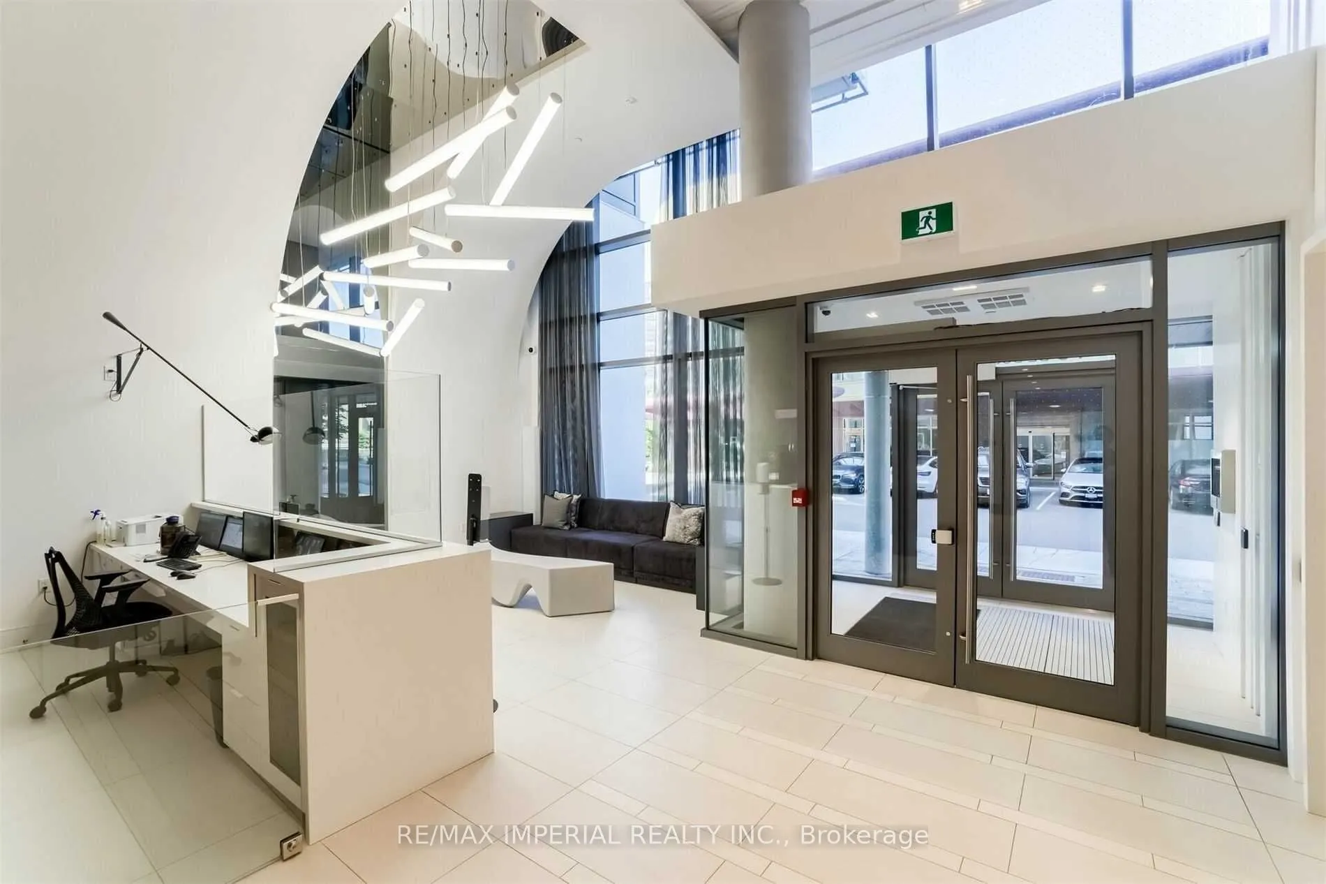 10 De Boers Drive, #1102