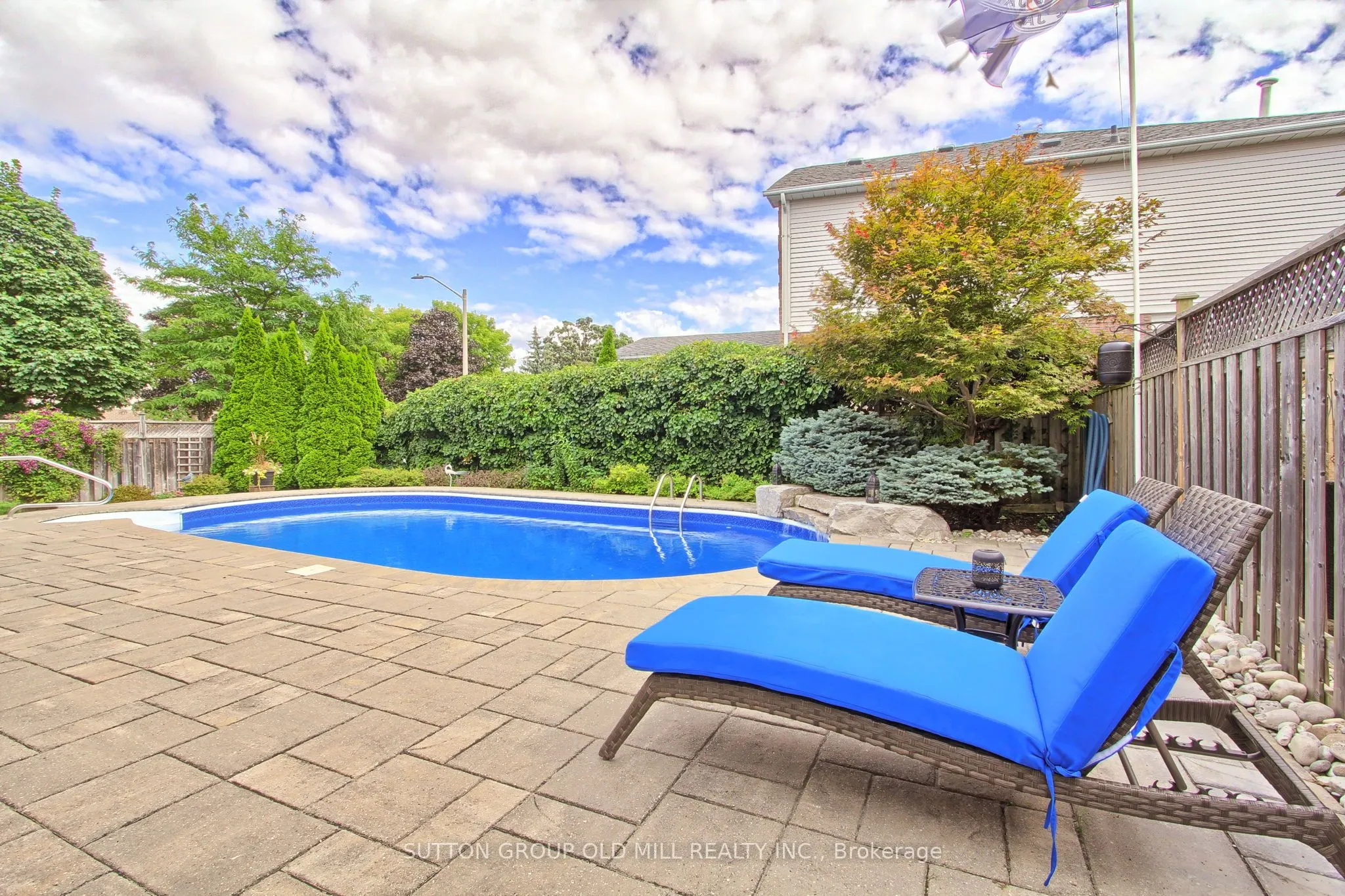 3126 Oakview Road