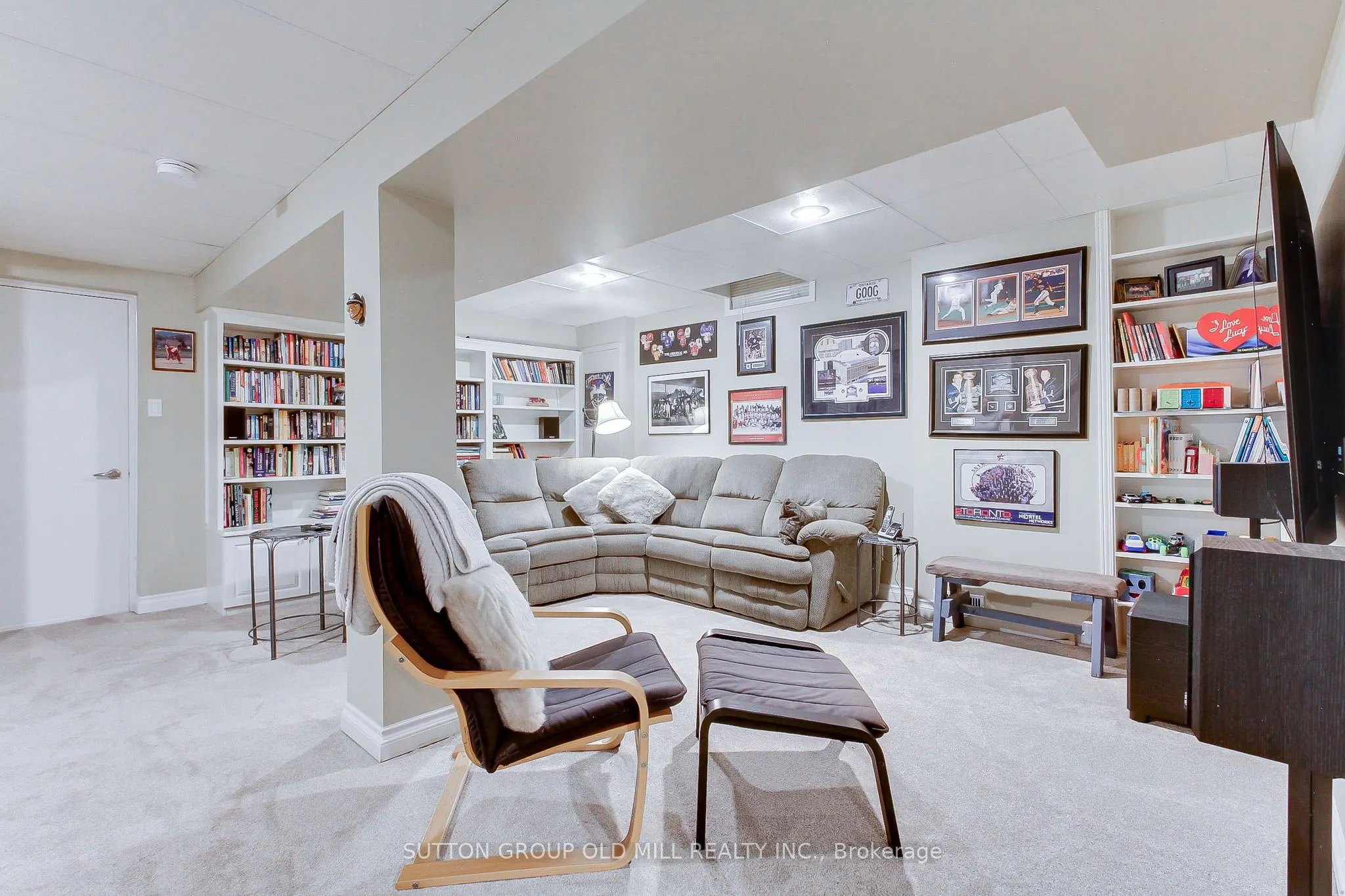 3126 Oakview Road