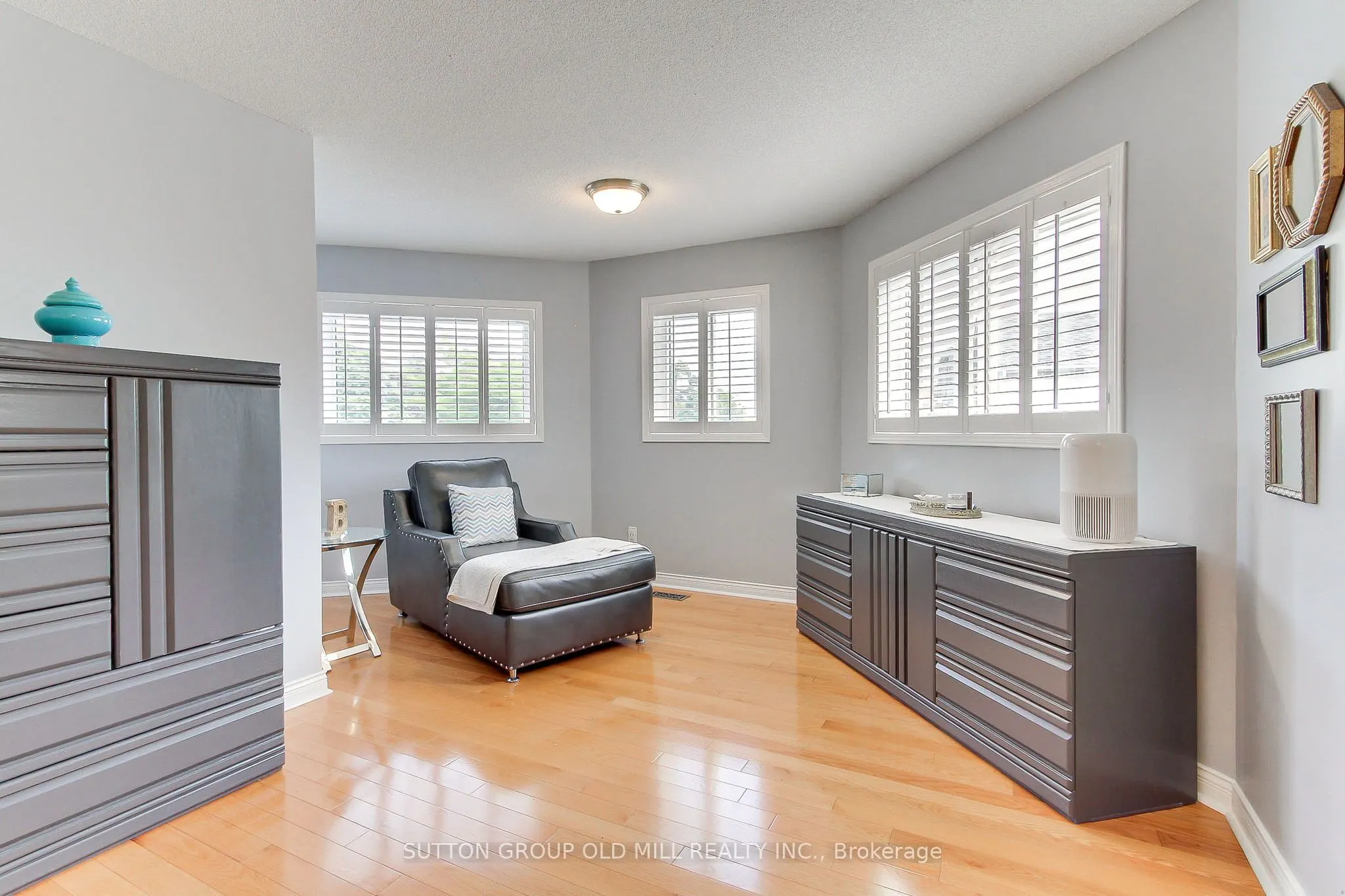 3126 Oakview Road